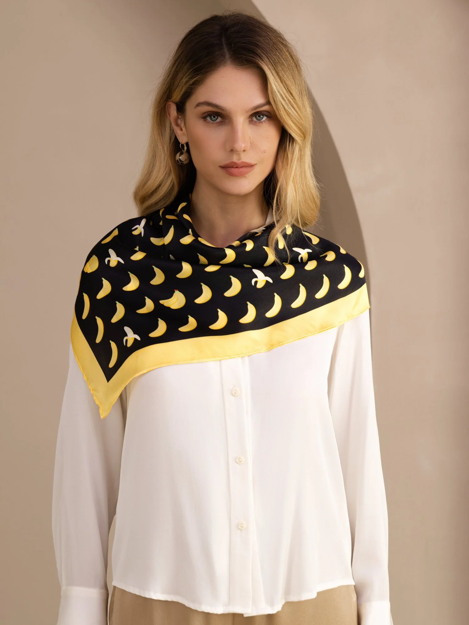 Foulard En Soie De Mûrier 100 Pour Cent Motif Banane Taille 90 x 90 cm - Image 3