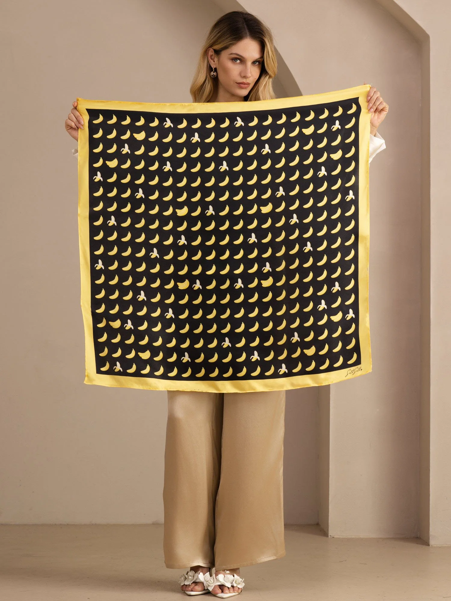 Foulard En Soie De Mûrier 100 Pour Cent Motif Banane Taille 90 x 90 cm - Image 4