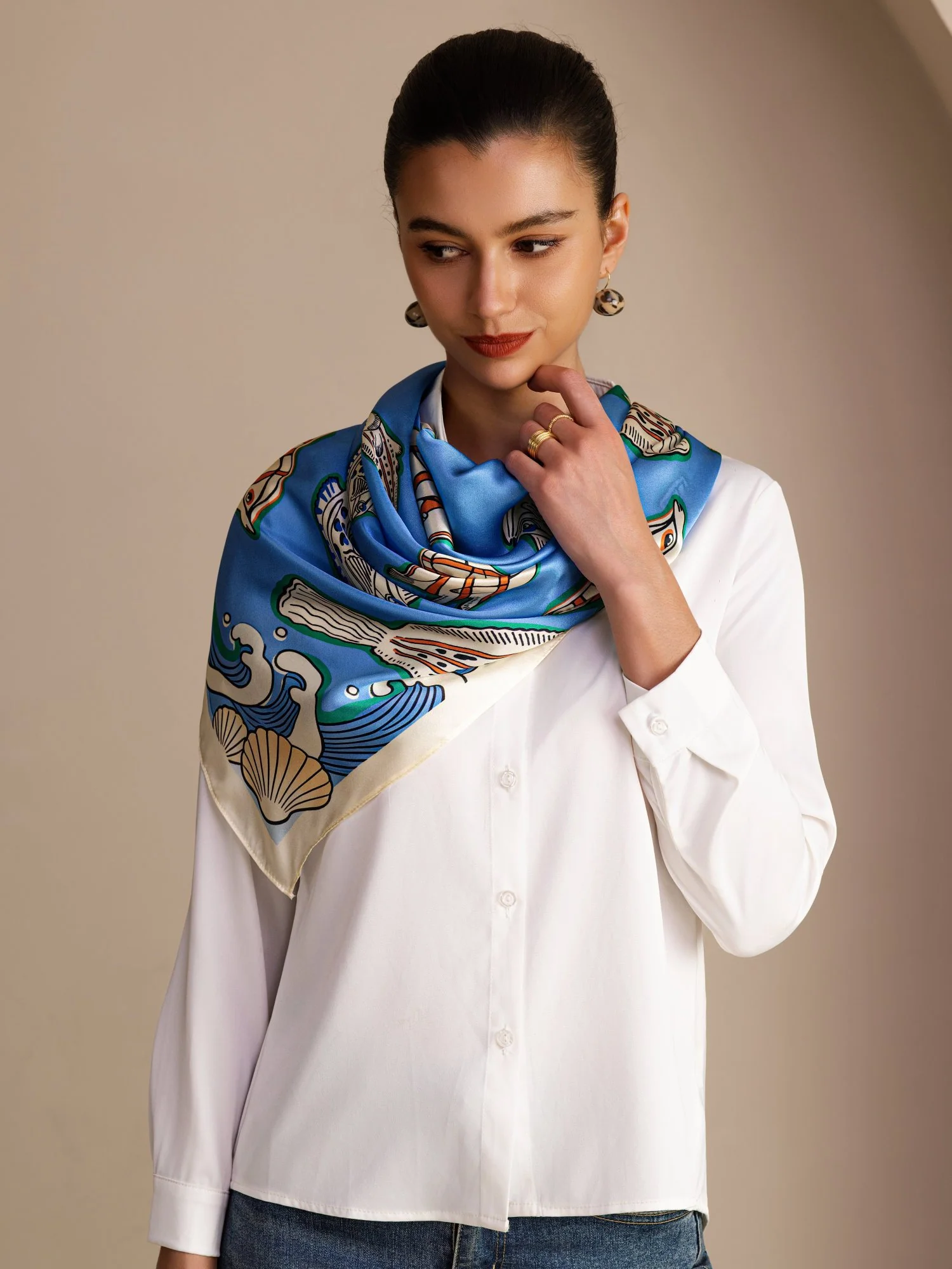 Foulard En Soie De Mûrier 100 Pour Cent Motif Poisson Taille 90 X 90 cm - Image 4