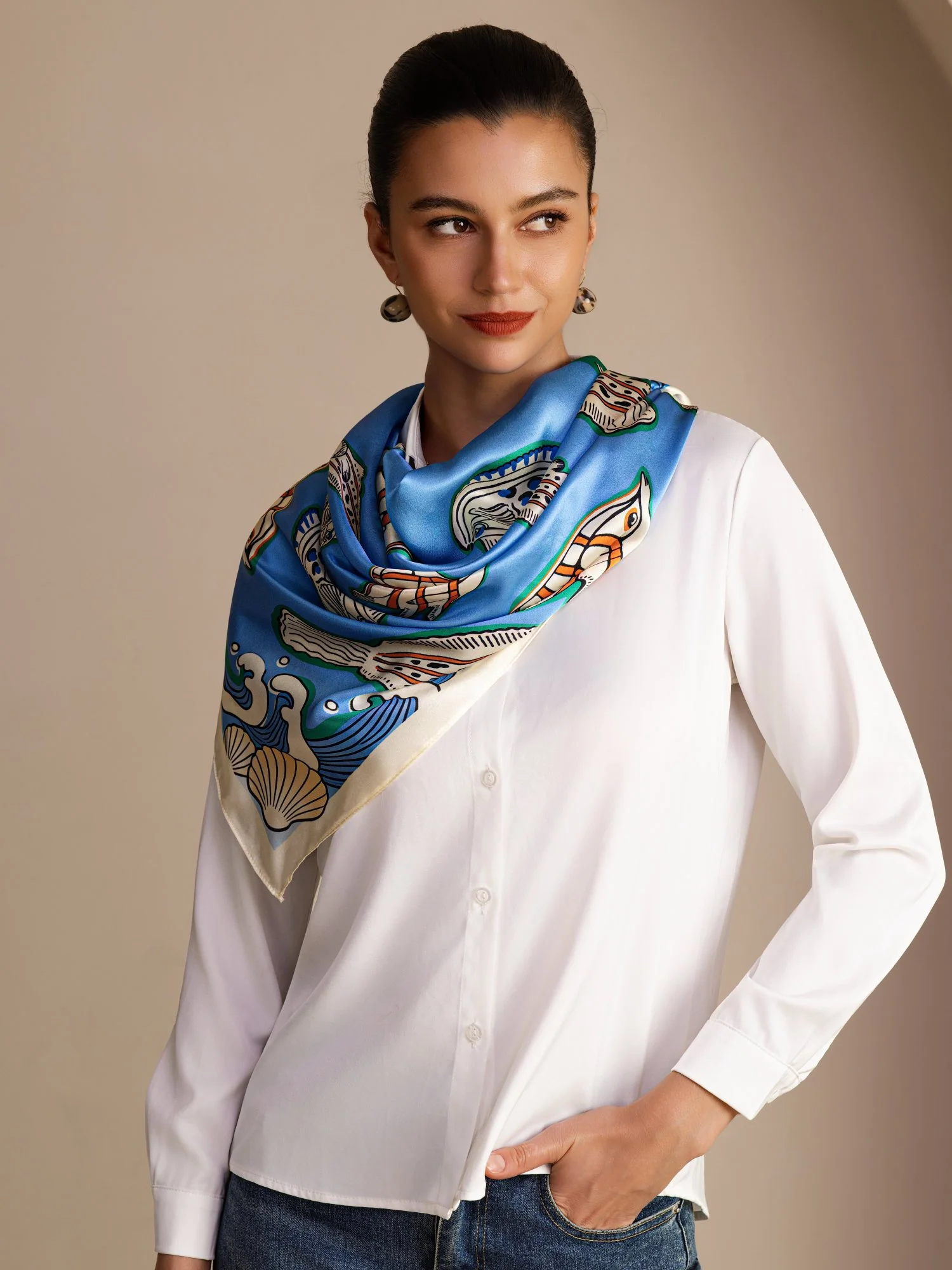 Foulard En Soie De Mûrier 100 Pour Cent Motif Poisson Taille 90 X 90 cm - Image 5