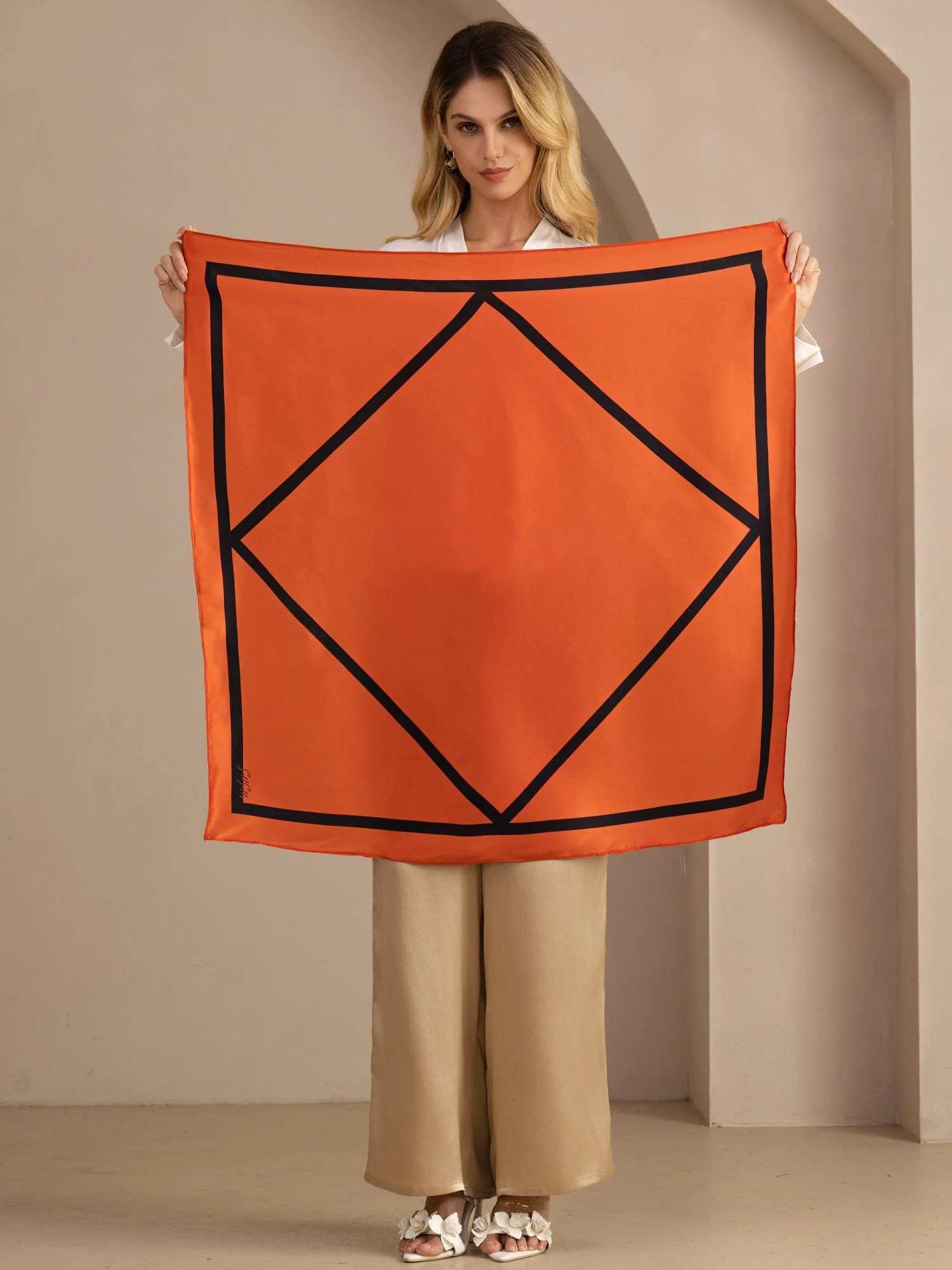 Foulard Femme En Soie De Mûrier 100 Pour Cent Motif Bloc Géométrique Taille 90 x 90 cm - Image 11