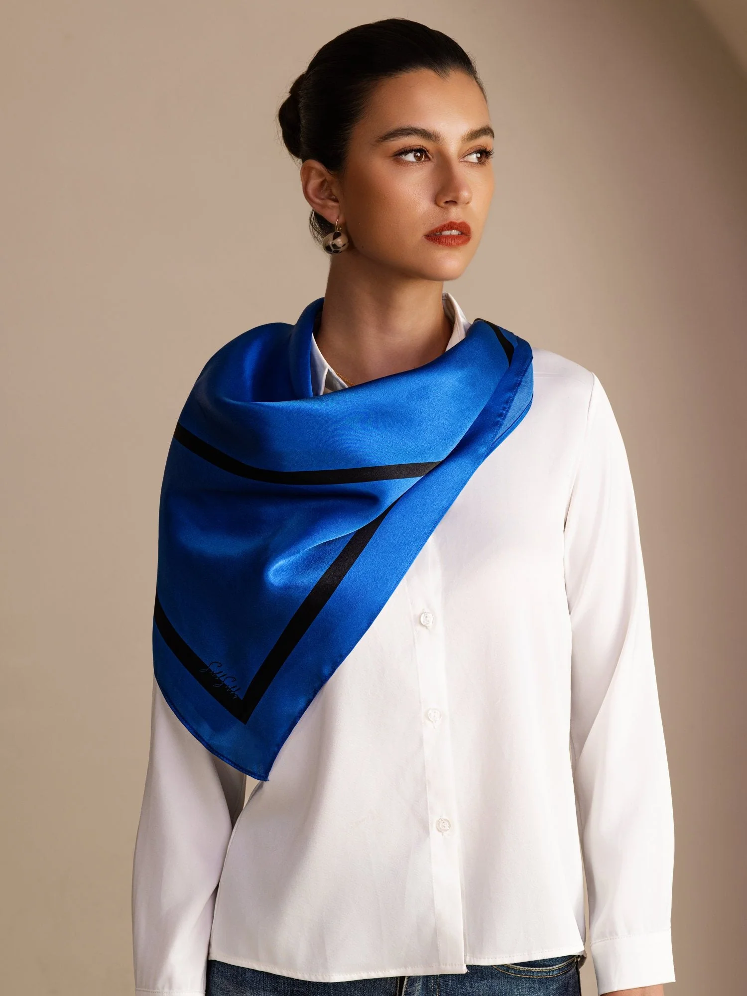 Foulard Femme En Soie De Mûrier 100 Pour Cent Motif Bloc Géométrique Taille 90 x 90 cm - Image 13