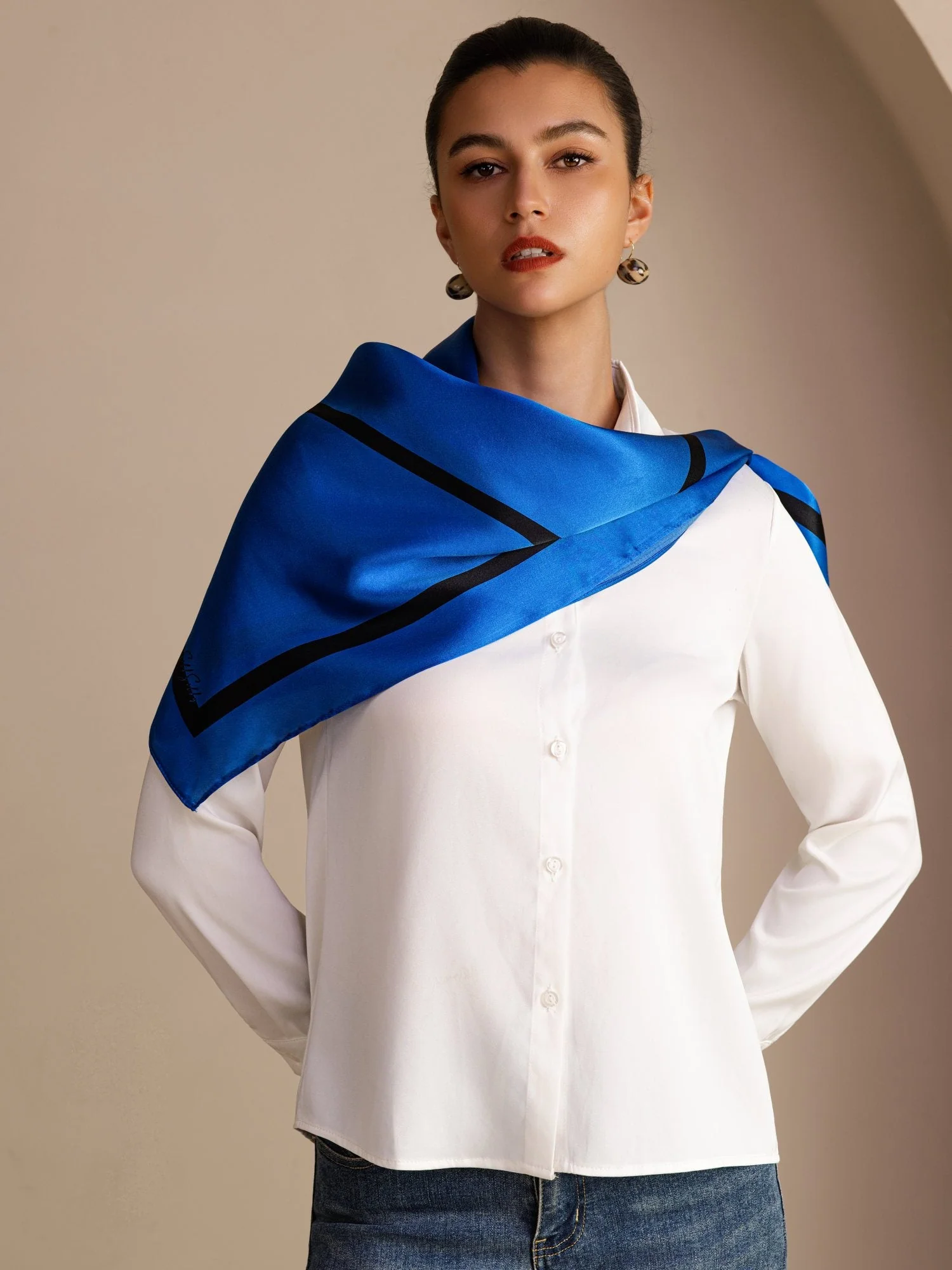 Foulard Femme En Soie De Mûrier 100 Pour Cent Motif Bloc Géométrique Taille 90 x 90 cm - Image 14