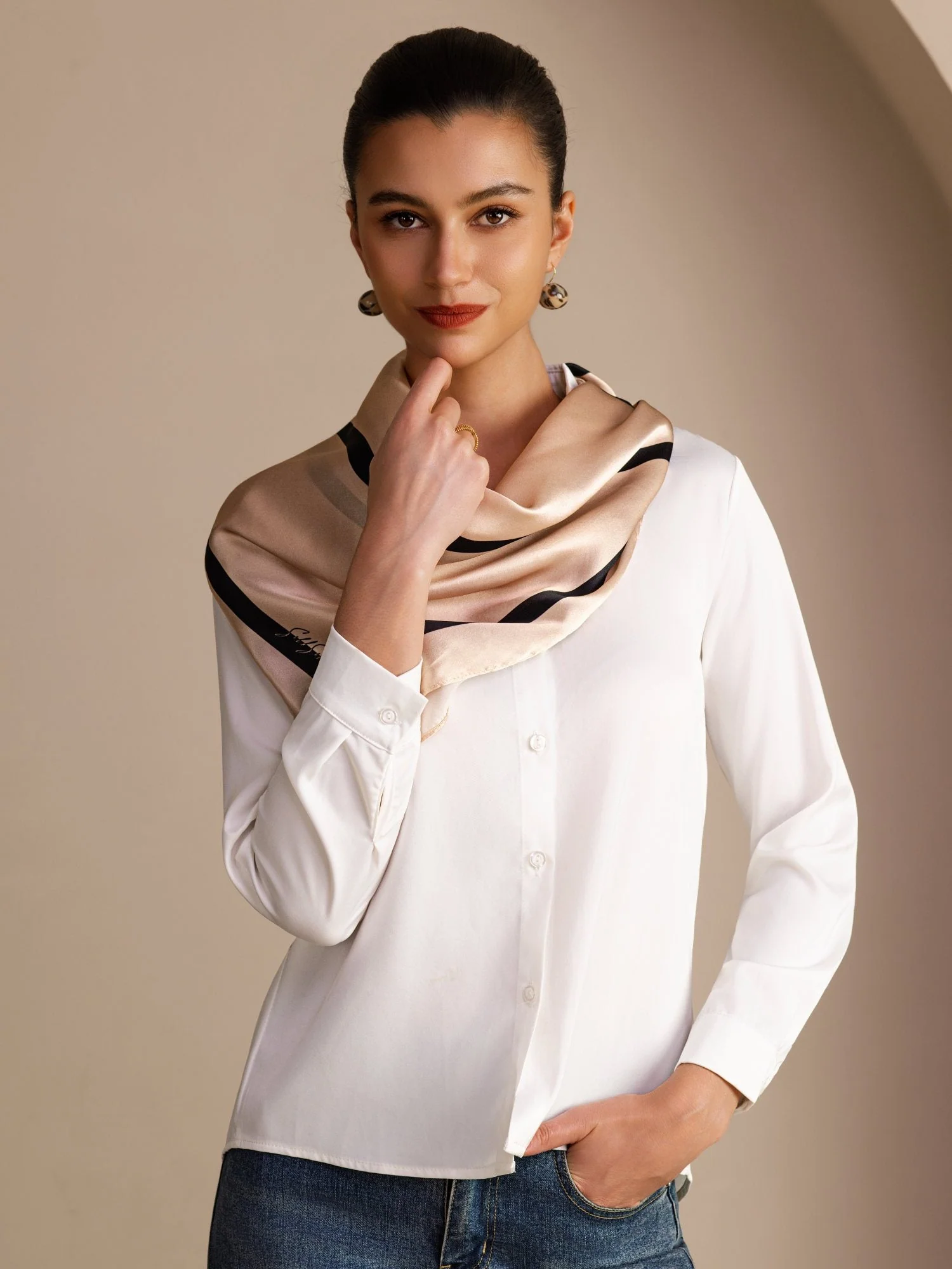 Foulard Femme En Soie De Mûrier 100 Pour Cent Motif Bloc Géométrique Taille 90 x 90 cm - Image 3