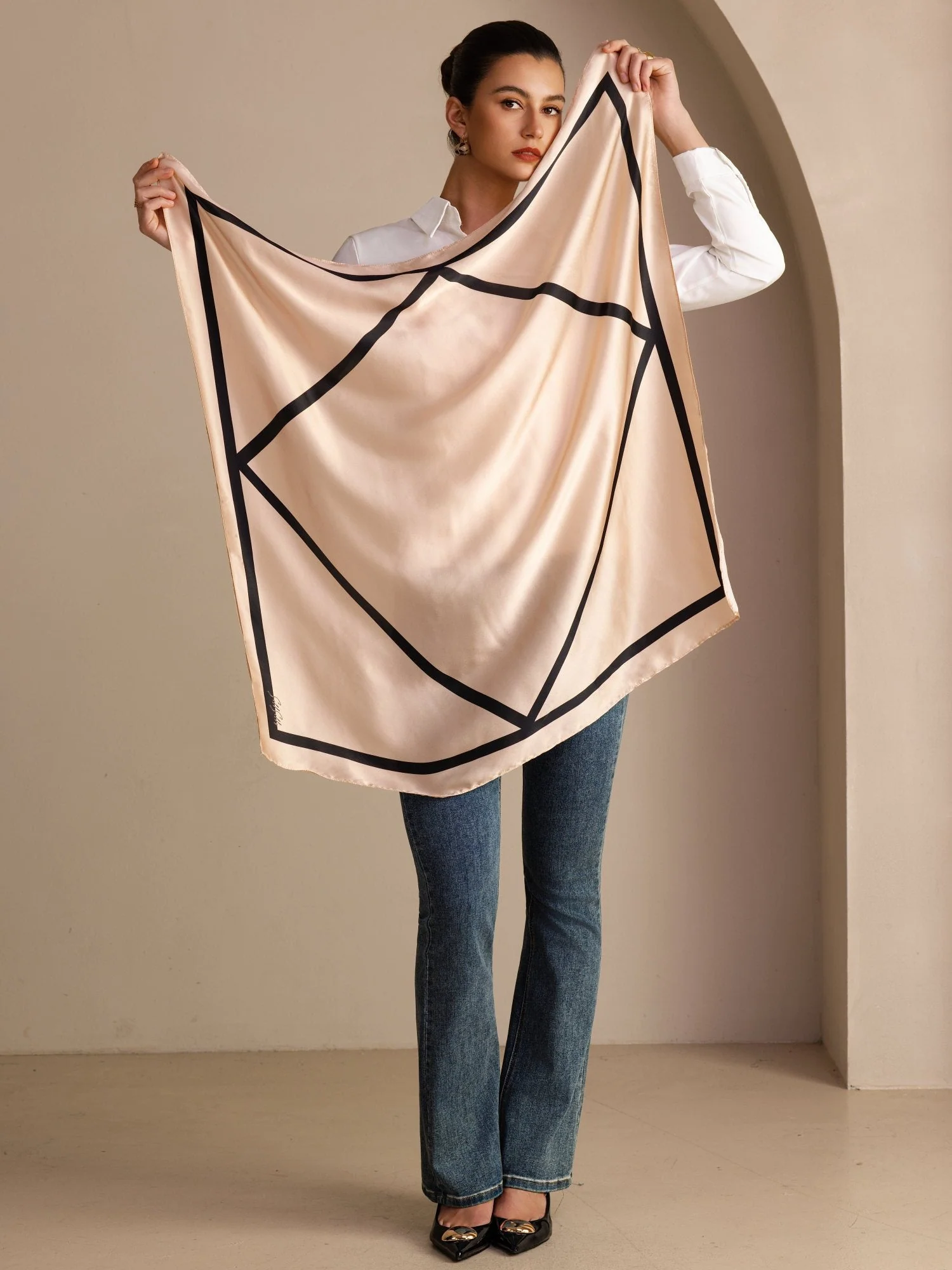 Foulard Femme En Soie De Mûrier 100 Pour Cent Motif Bloc Géométrique Taille 90 x 90 cm - Image 5
