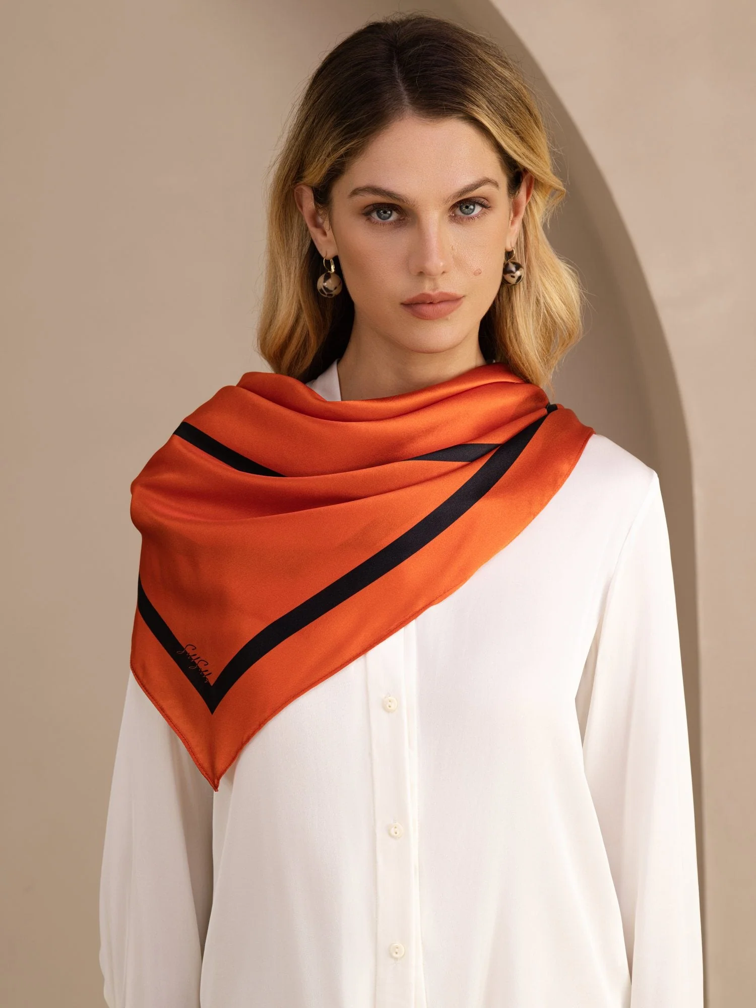 Foulard Femme En Soie De Mûrier 100 Pour Cent Motif Bloc Géométrique Taille 90 x 90 cm - Image 9