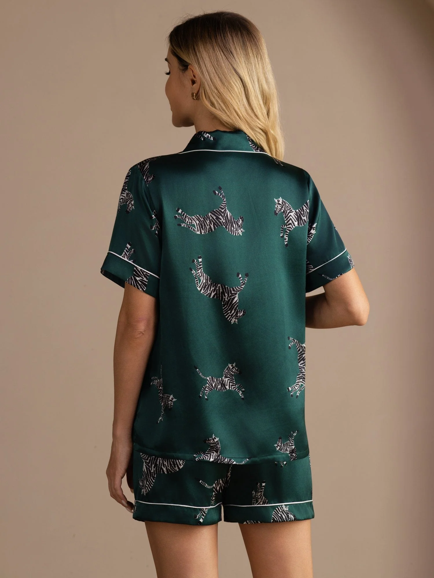 Ensemble Pyjama Boutonné À Manches Courtes Pour Femmes En Soie De Mûrier 100% À Imprimé Zèbre - Image 2
