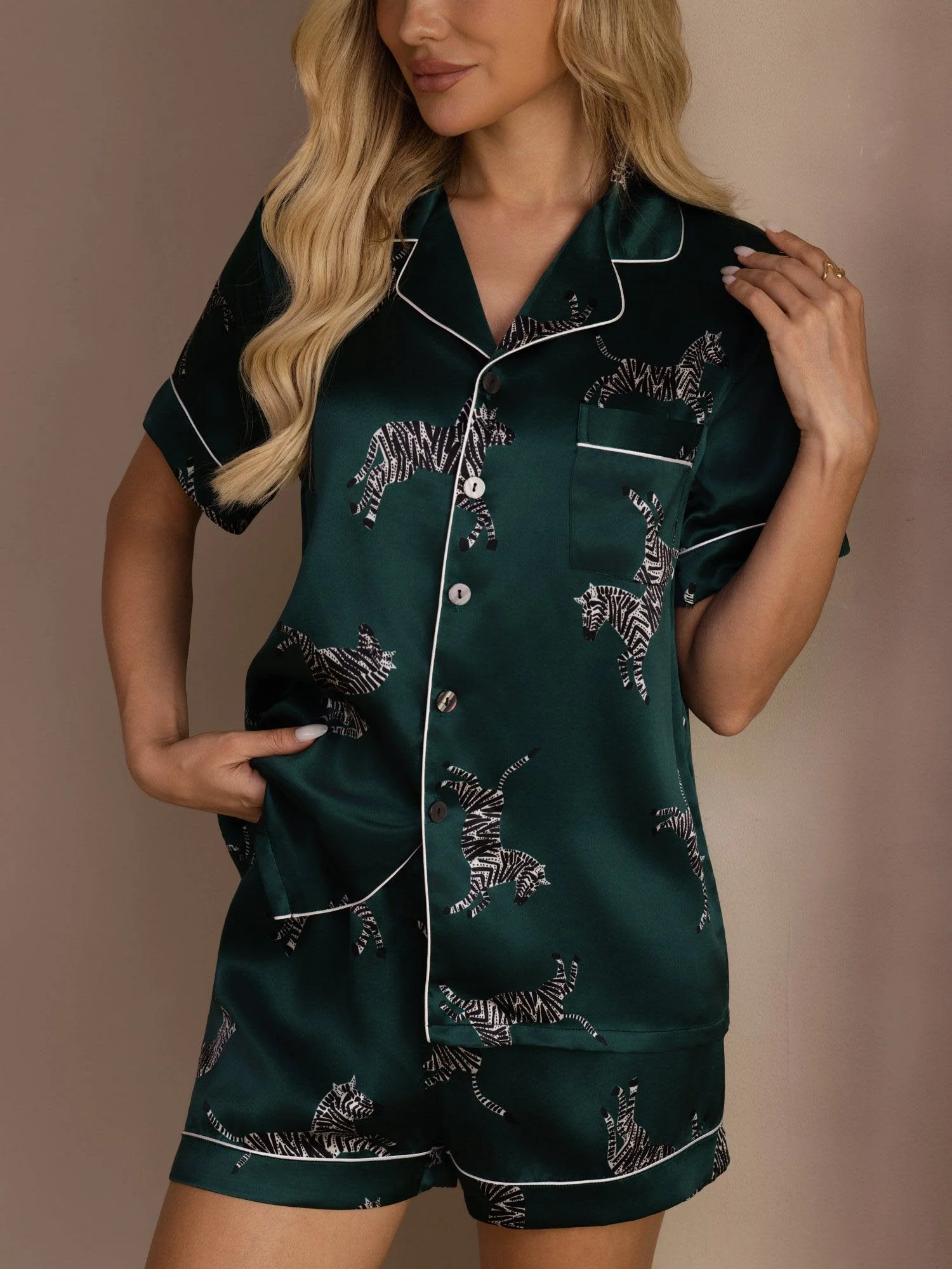 Ensemble Pyjama Boutonné À Manches Courtes Pour Femmes En Soie De Mûrier 100% À Imprimé Zèbre - Image 5