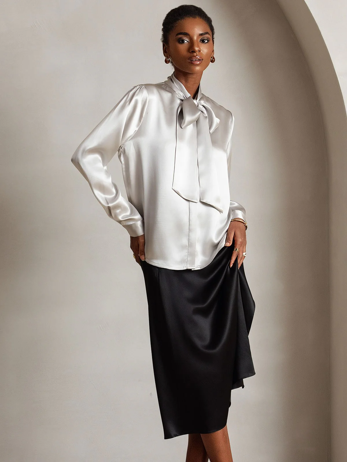 19 Momme Chemise Élégante en Soie avec Col à Nouer à Manches Longues - Image 12