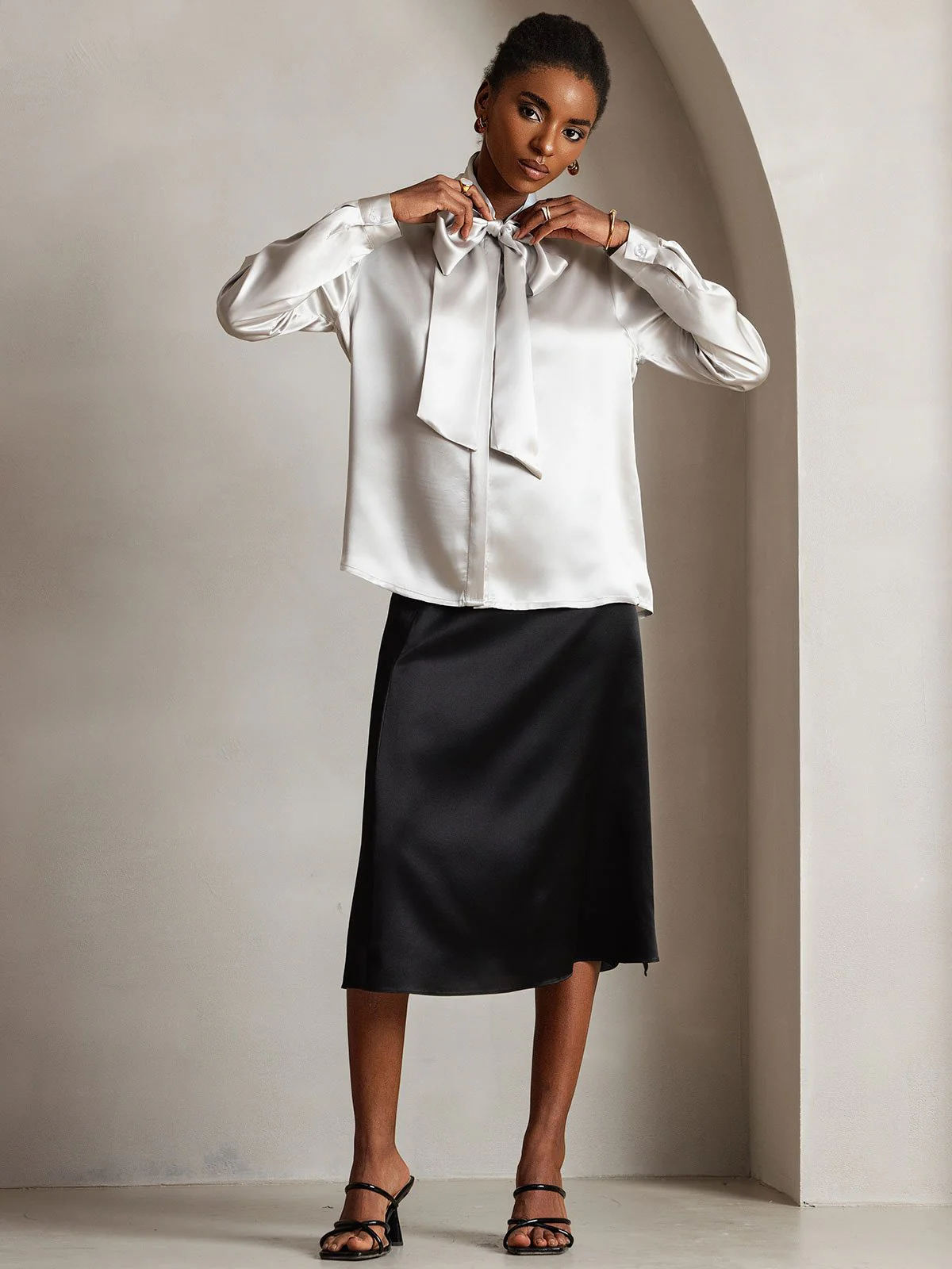 19 Momme Chemise Élégante en Soie avec Col à Nouer à Manches Longues - Image 13