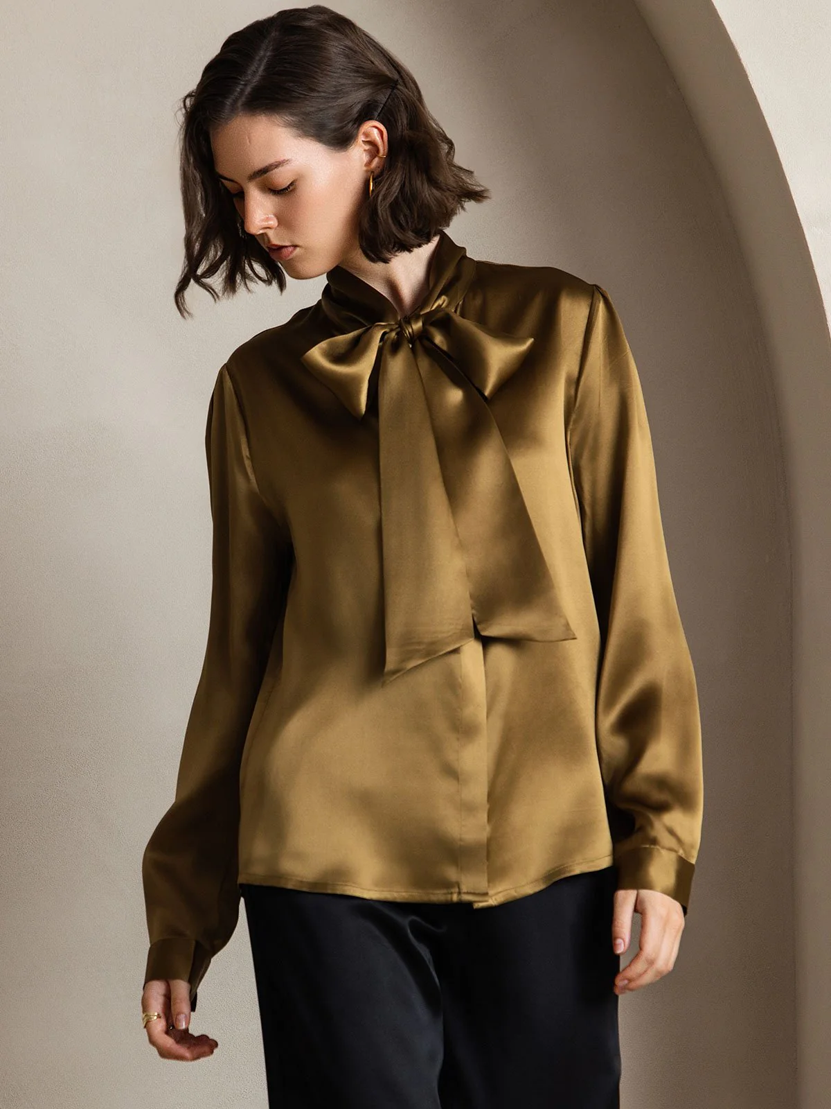 19 Momme Chemise Élégante en Soie avec Col à Nouer à Manches Longues - Image 16