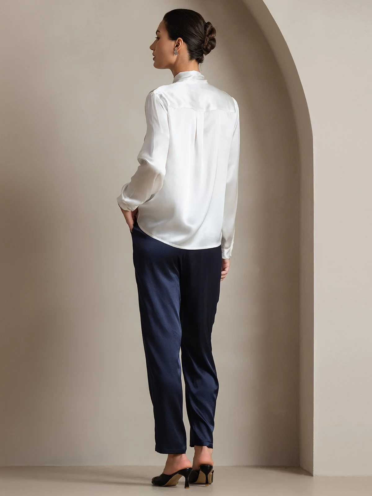 19 Momme Chemise Élégante en Soie avec Col à Nouer à Manches Longues - Image 2