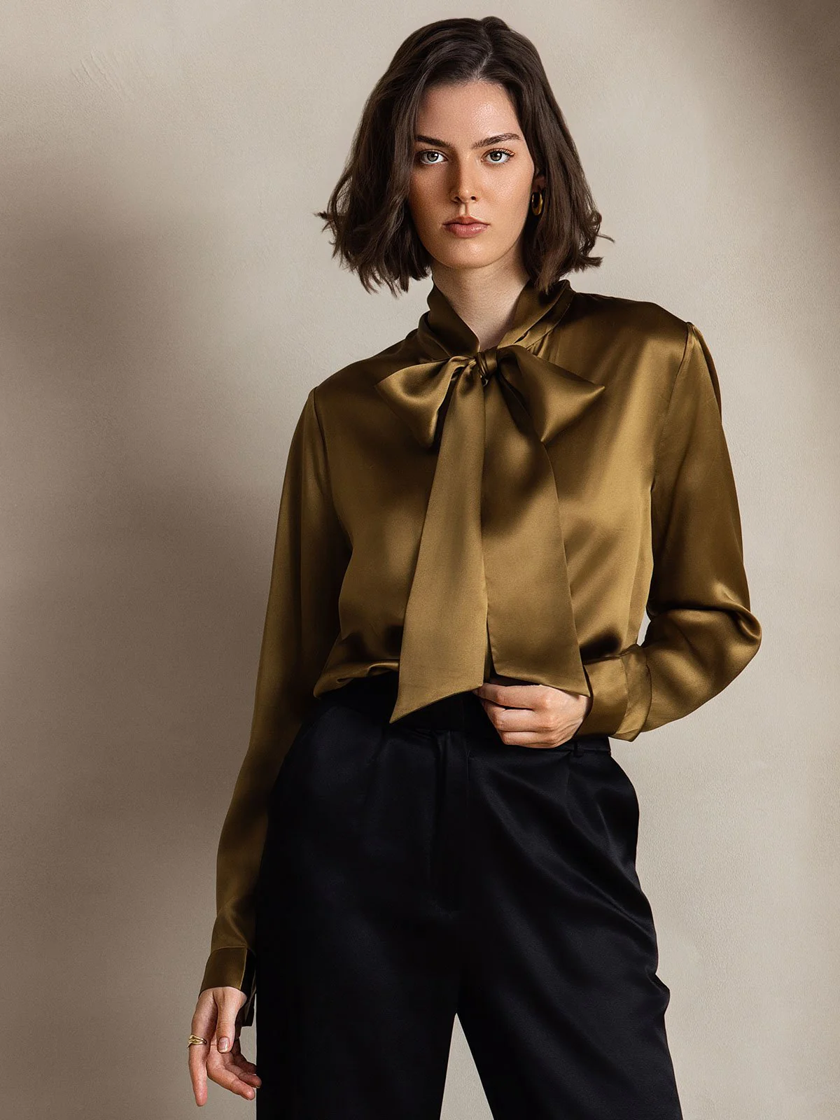 19 Momme Chemise Élégante en Soie avec Col à Nouer à Manches Longues - Image 22