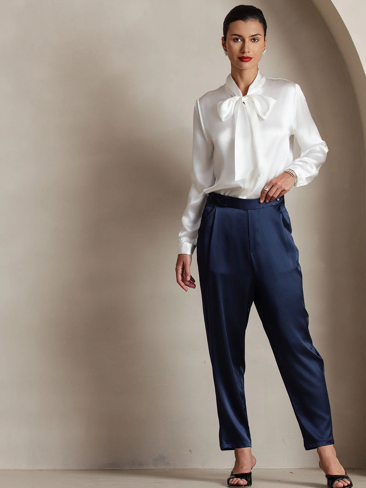 19 Momme Chemise Élégante en Soie avec Col à Nouer à Manches Longues - Image 3