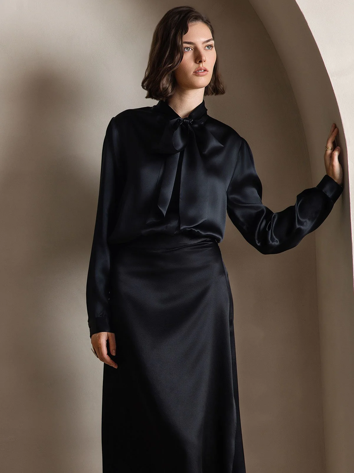 19 Momme Chemise Élégante en Soie avec Col à Nouer à Manches Longues - Image 40