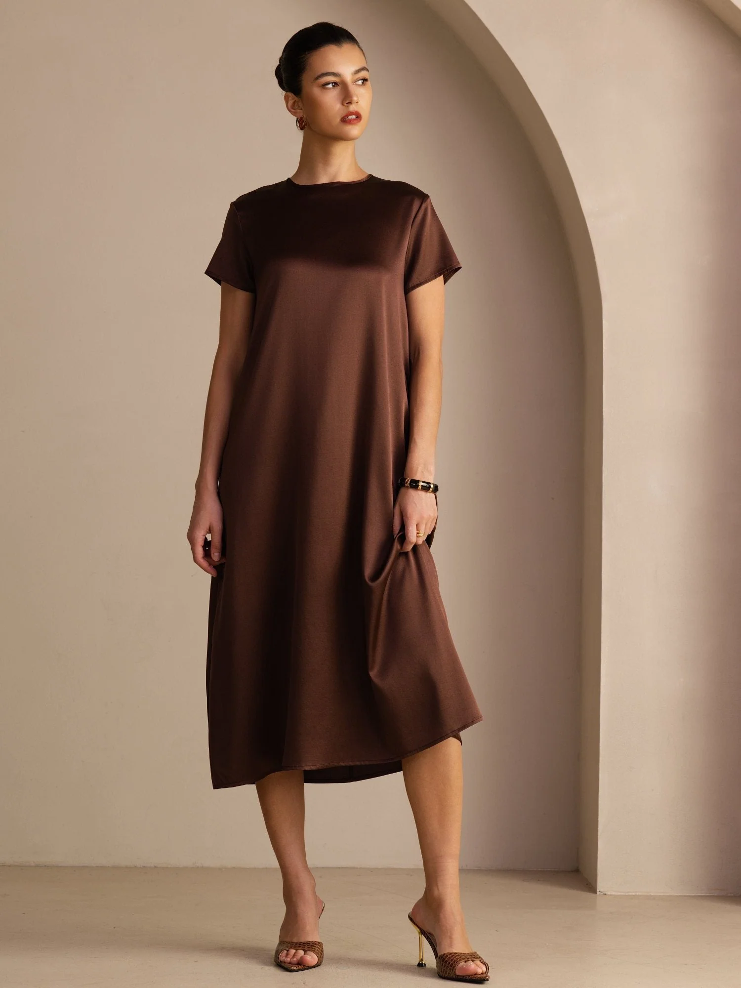 Robe Midi en Soie 19 Momme à Col Rond Manches Courtes et Poches Latérales - Image 11