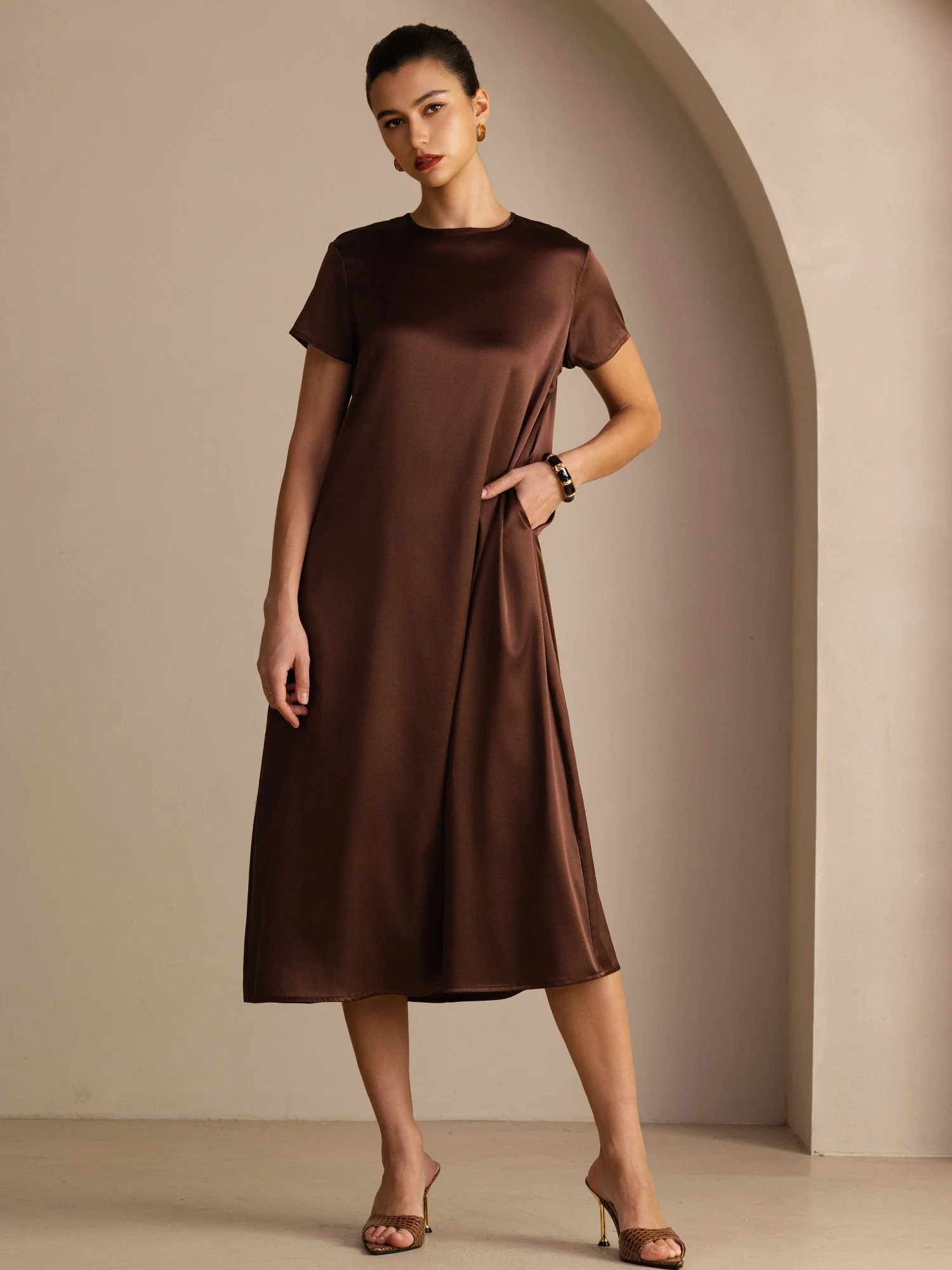 Robe Midi en Soie 19 Momme à Col Rond Manches Courtes et Poches Latérales - Image 8