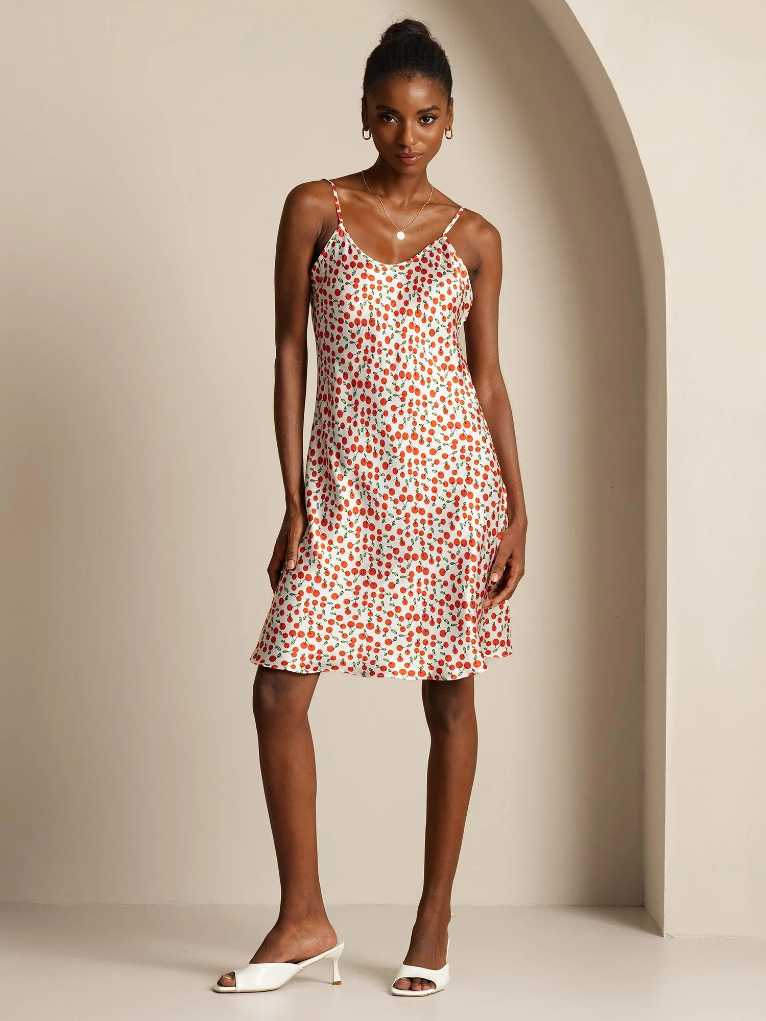Robe Courte en Soie à Bretelles Spaghetti avec Imprimé Cerise