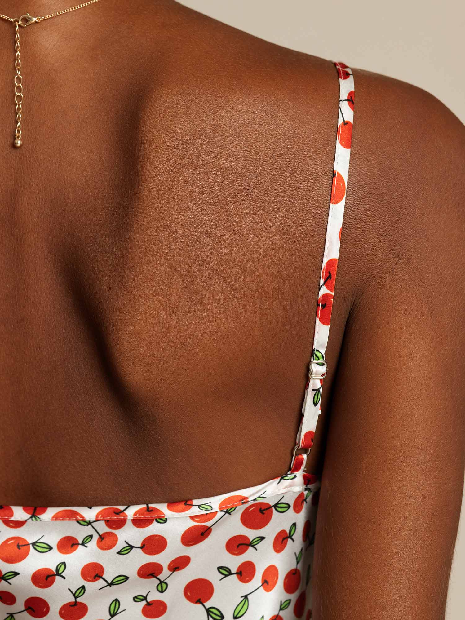 Robe Courte en Soie à Bretelles Spaghetti avec Imprimé Cerise - Image 4