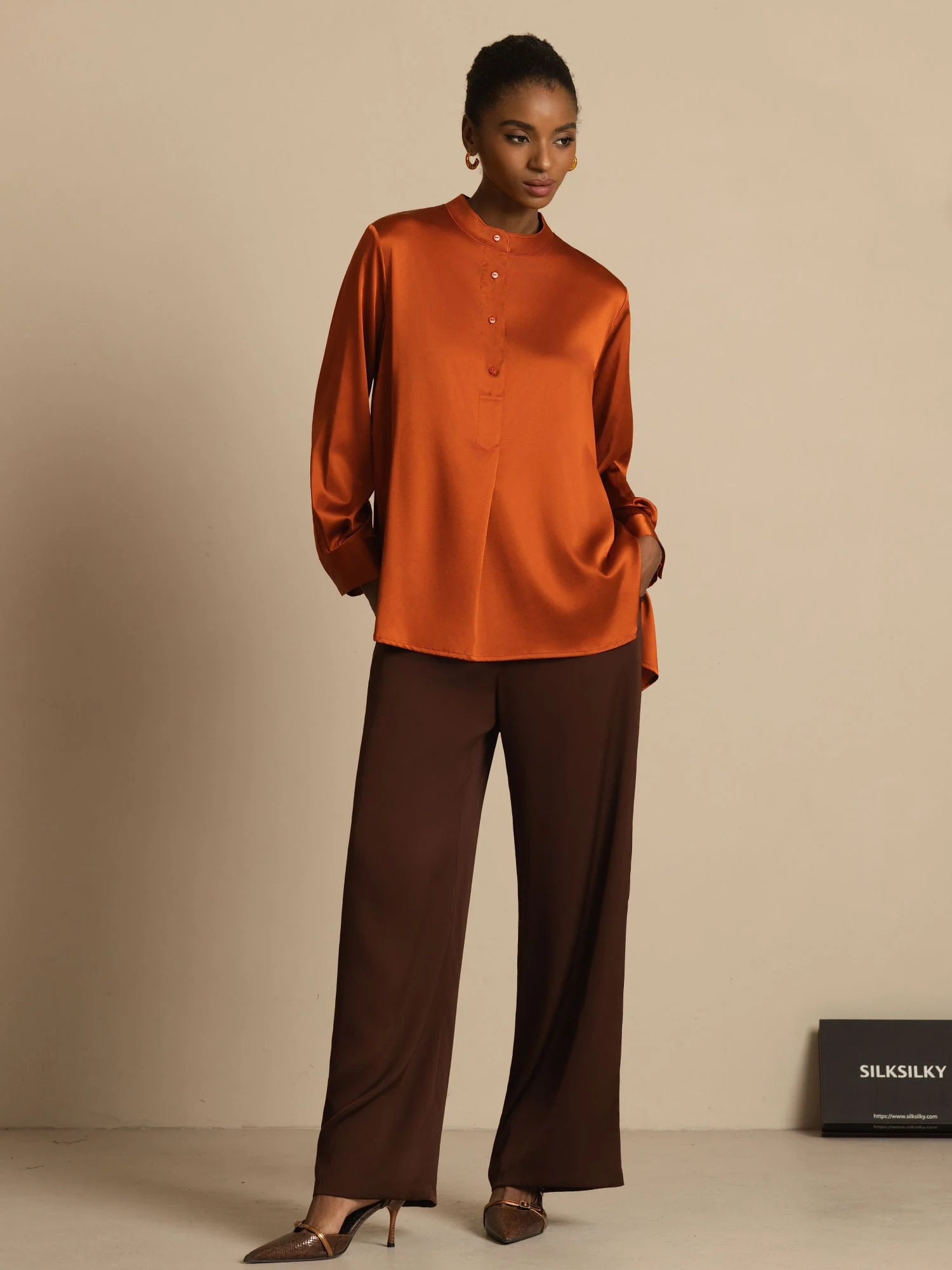 Blouse femme en soie 19Momme à col montant High-Low avec détails boutonnés - Image 14