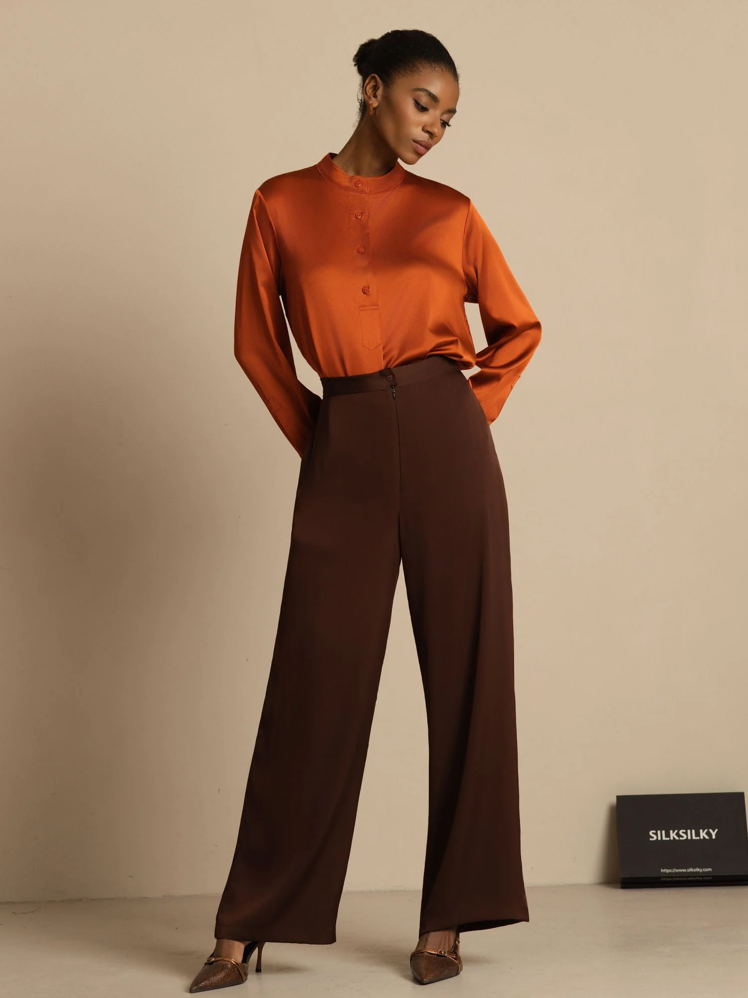 Blouse femme en soie 19Momme à col montant High-Low avec détails boutonnés - Image 15