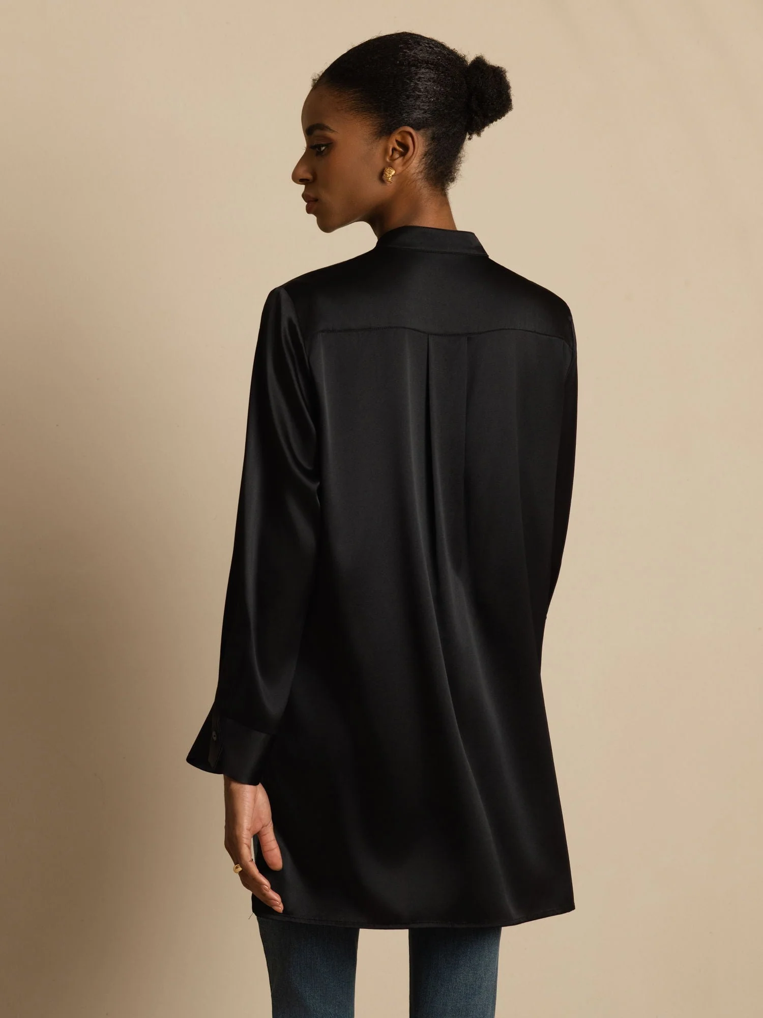 Blouse femme en soie 19Momme à col montant High-Low avec détails boutonnés - Image 18