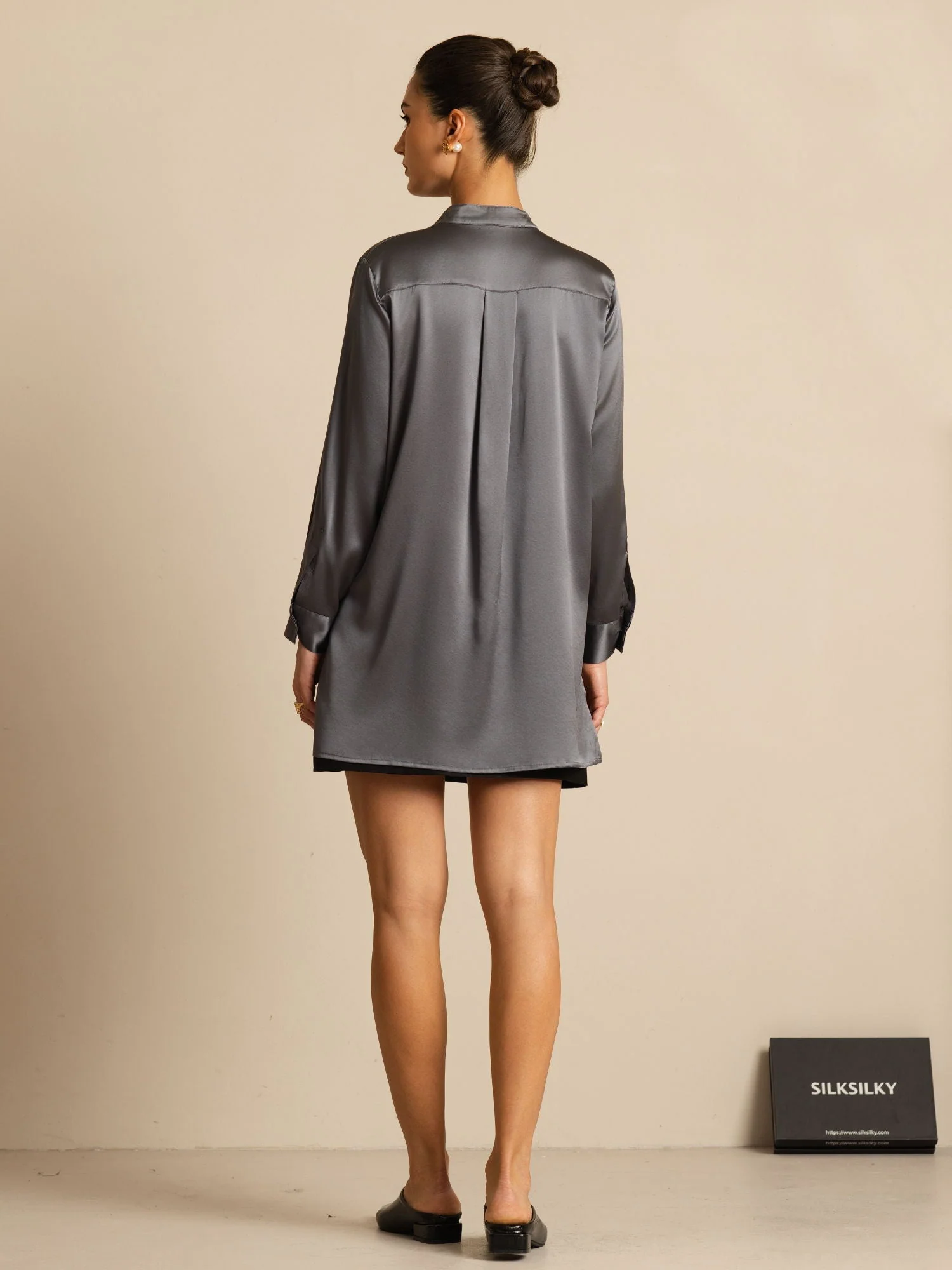 Blouse femme en soie 19Momme à col montant High-Low avec détails boutonnés - Image 24