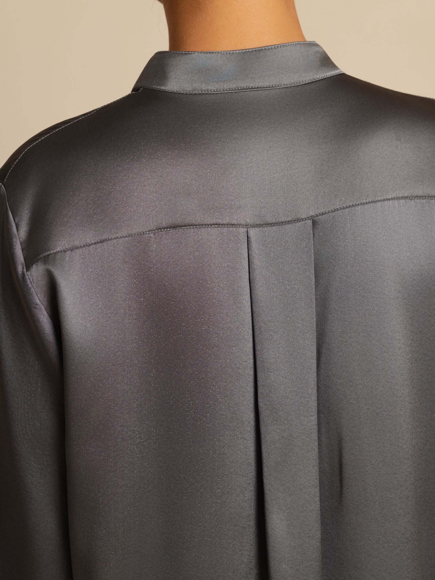 Blouse femme en soie 19Momme à col montant High-Low avec détails boutonnés - Image 29
