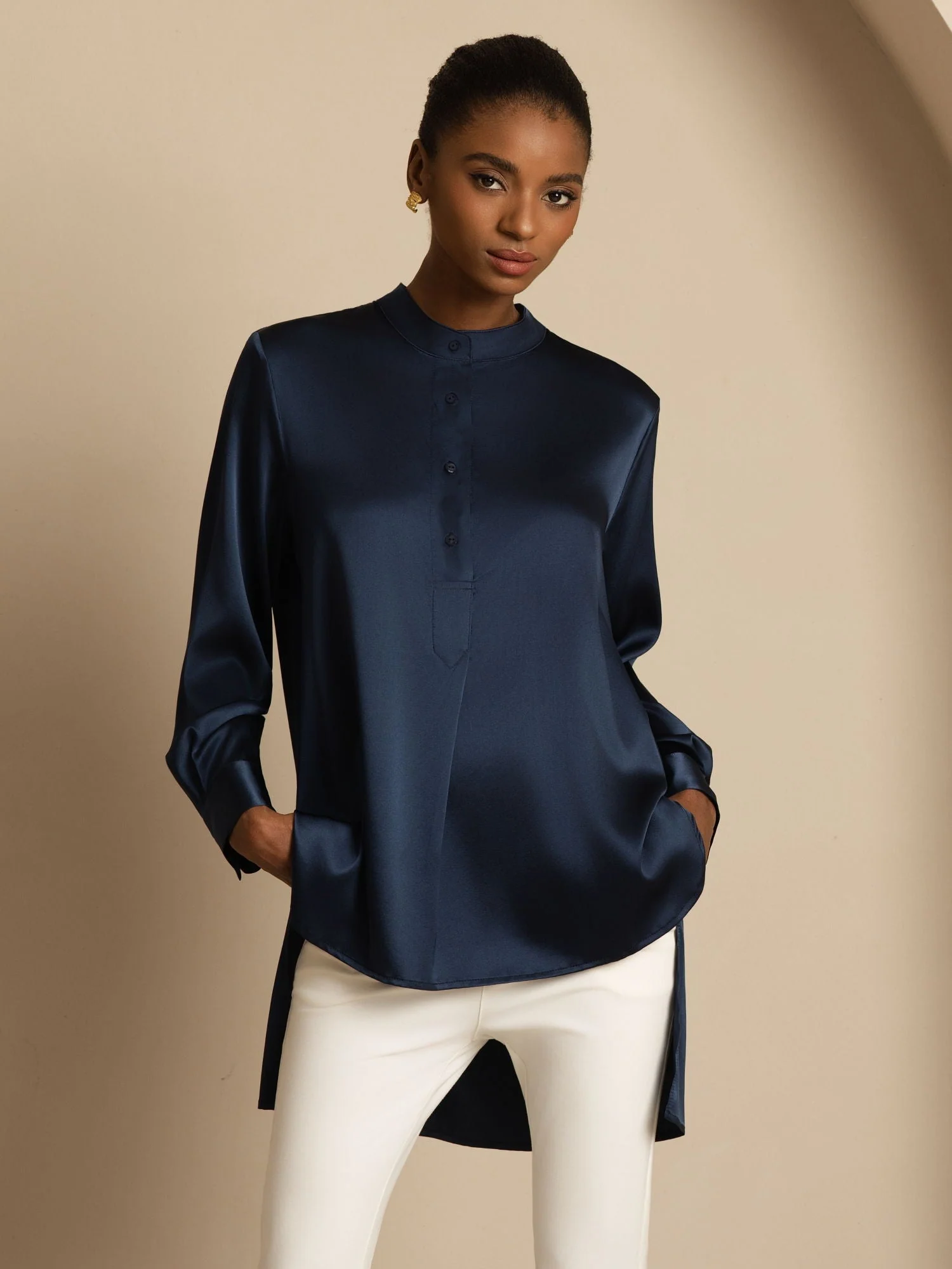 Blouse femme en soie 19Momme à col montant High-Low avec détails boutonnés - Image 7