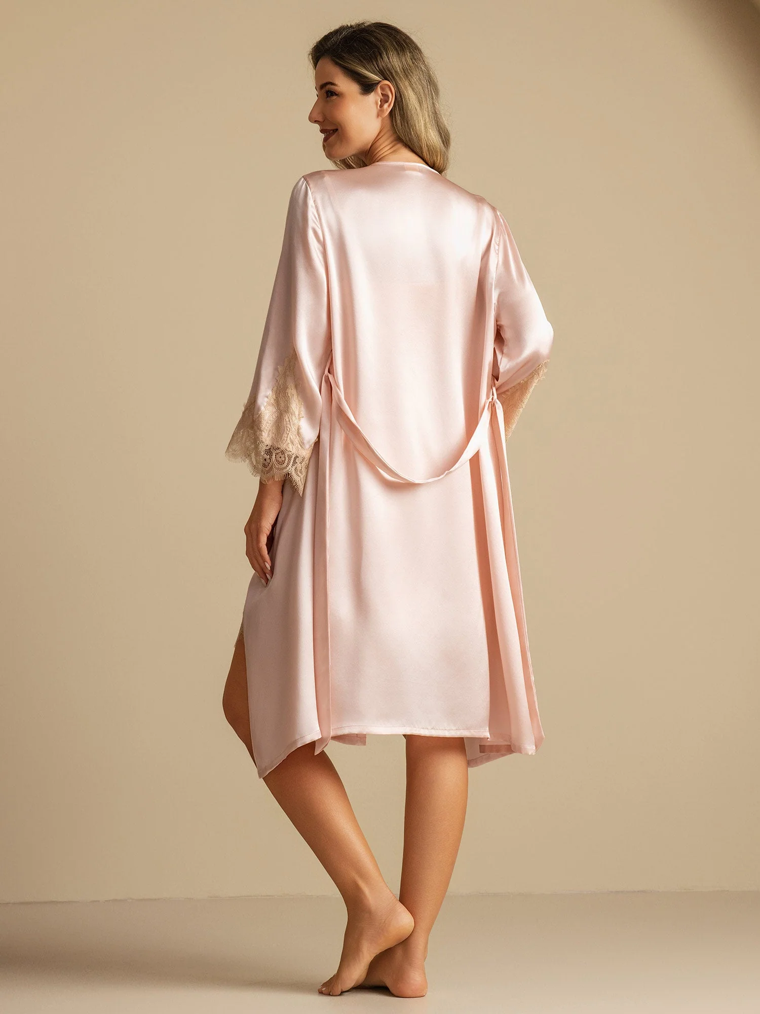 Ensemble En Soie Pure Avec Nuisette Courte À Encolure V Et Peignoir Avec Dentelle - Image 12