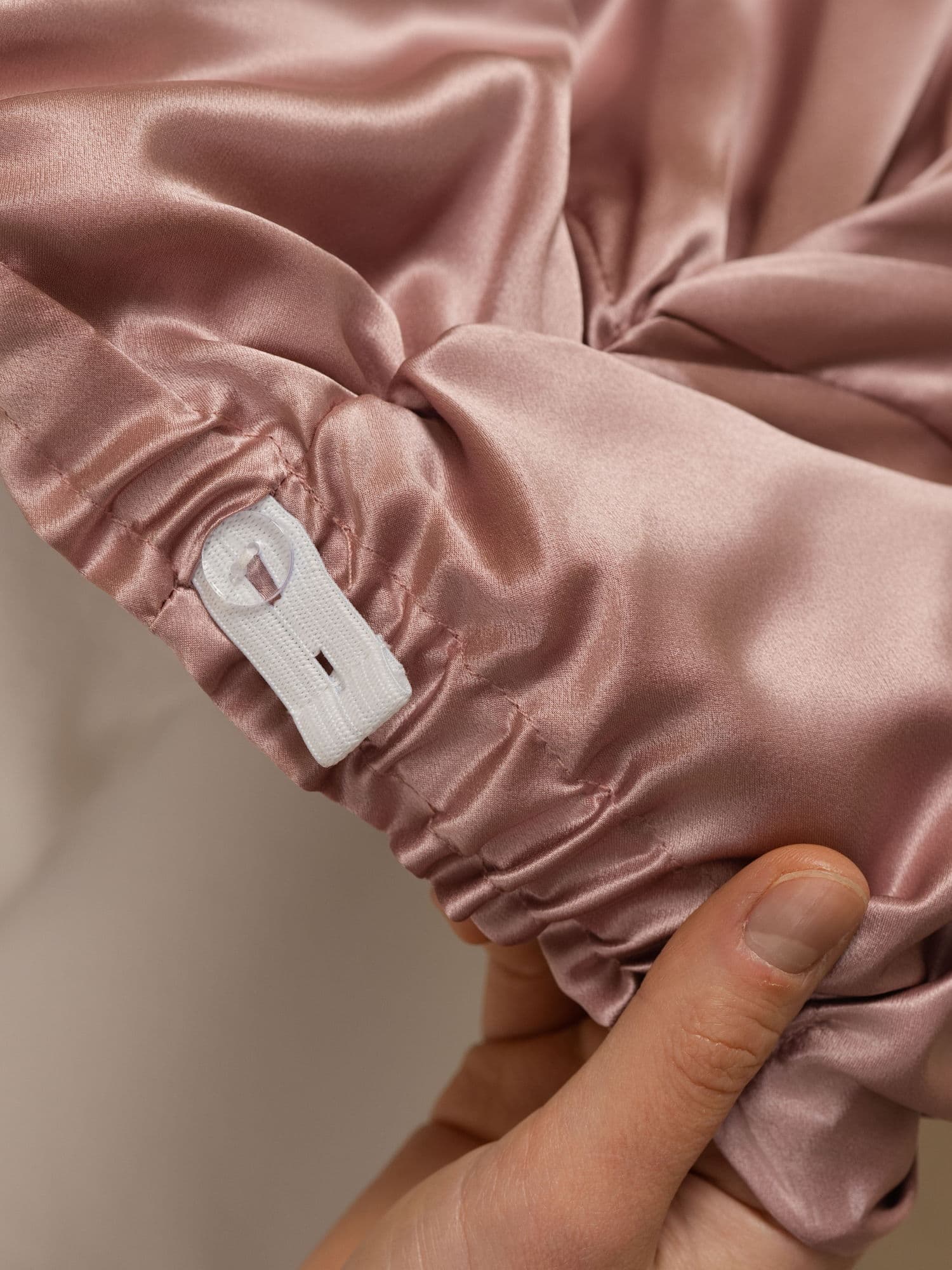 Bonnet en pure soie 22Momme avec nœud à l’avant et bouton réglable - Image 4