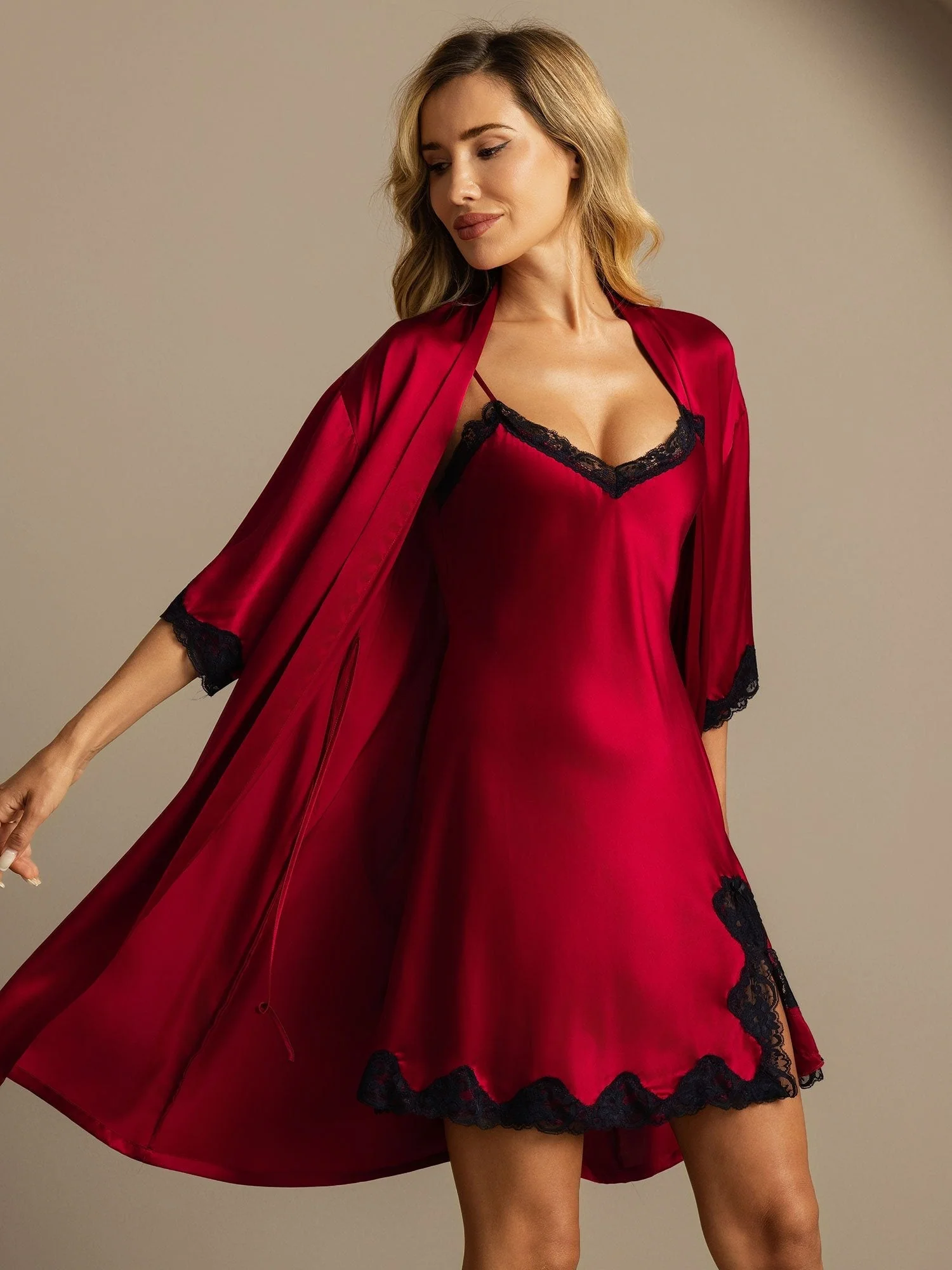 Peignoir et Chemise de Nuit à Fente en Soie Pure avec Bordure en Dentelle Set 2 Pièces - Image 4