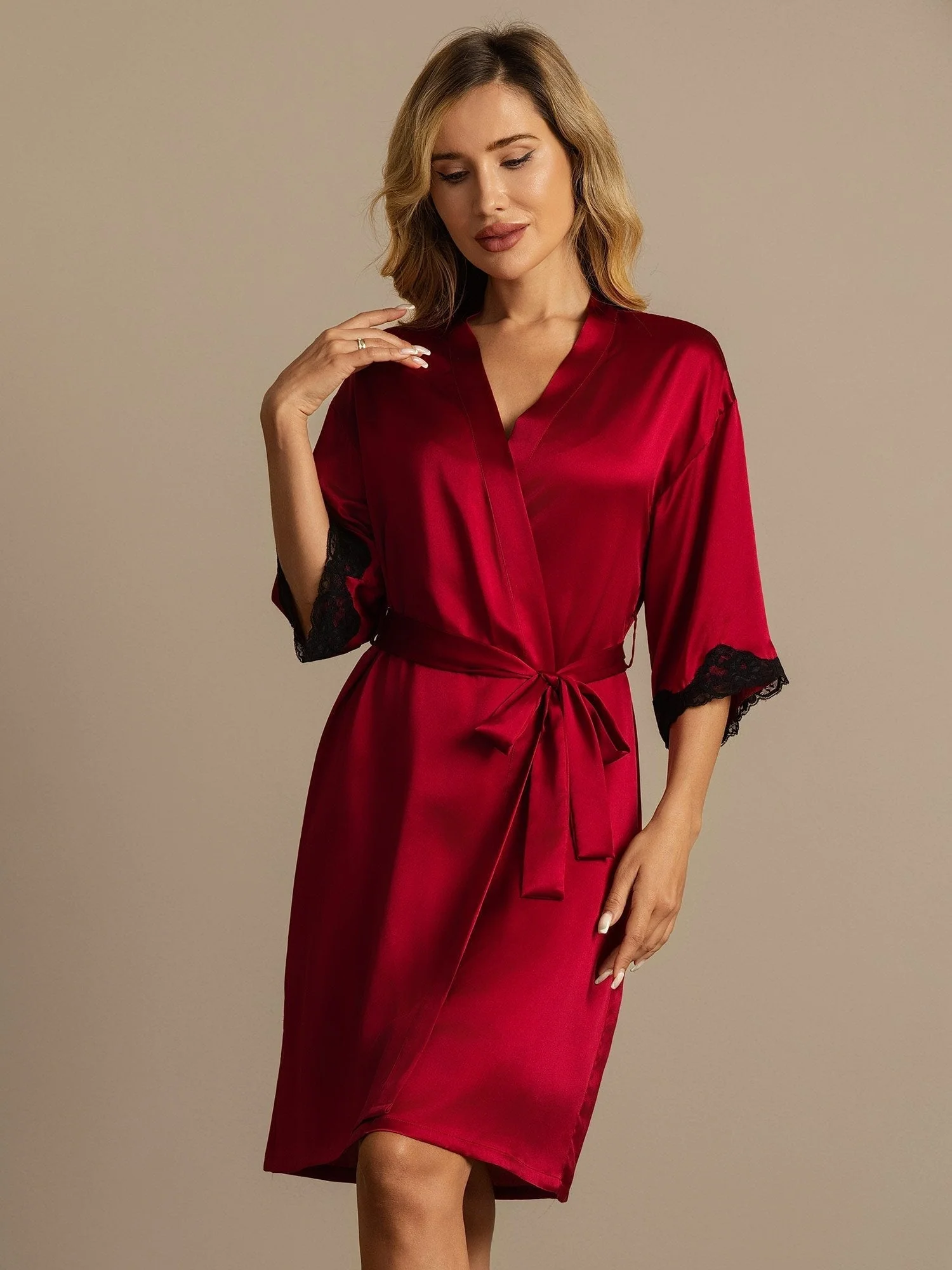 Peignoir de femme en soie pure avec design en dentelle - Image 13