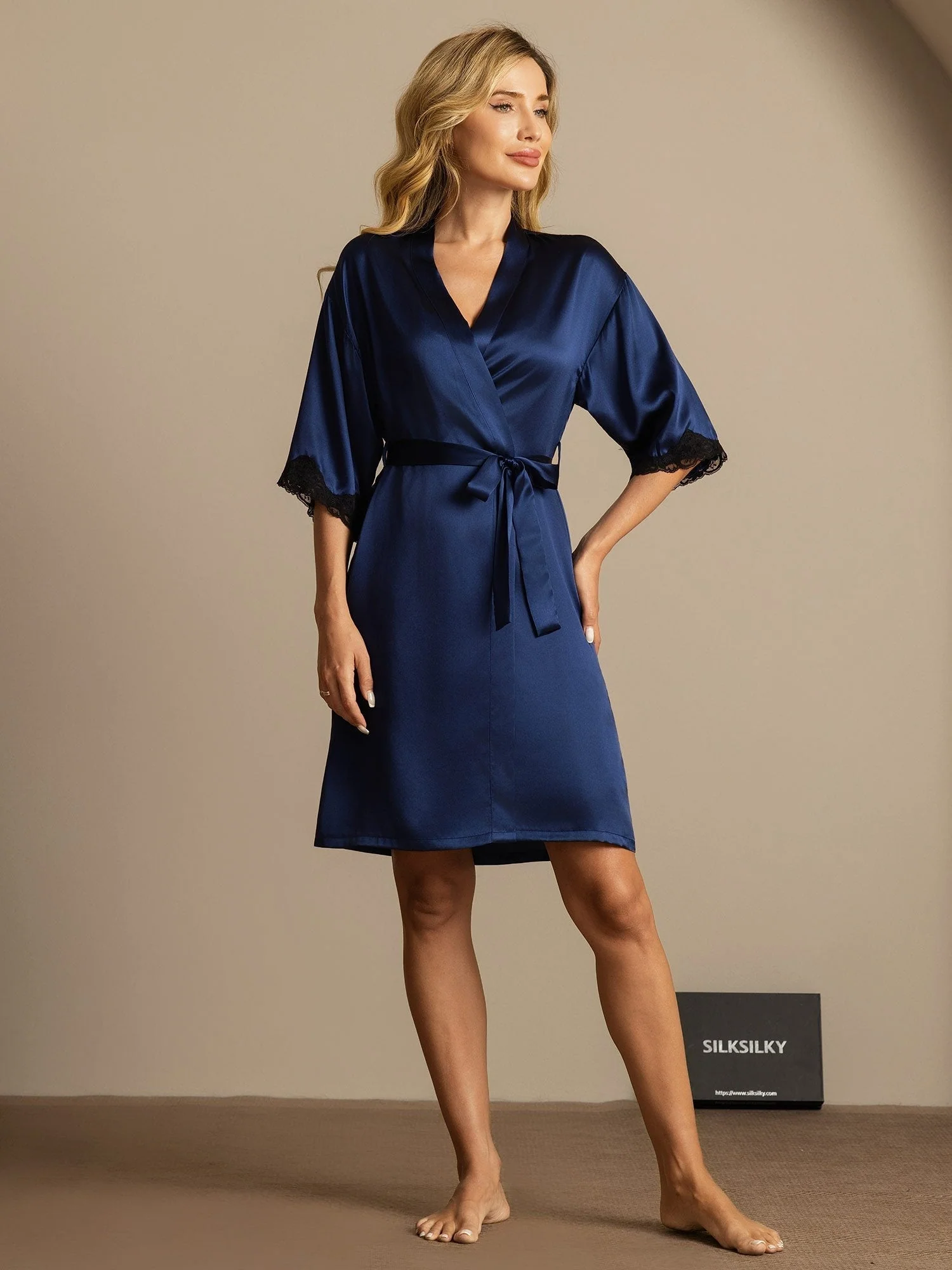 Peignoir de femme en soie pure avec design en dentelle - Image 16