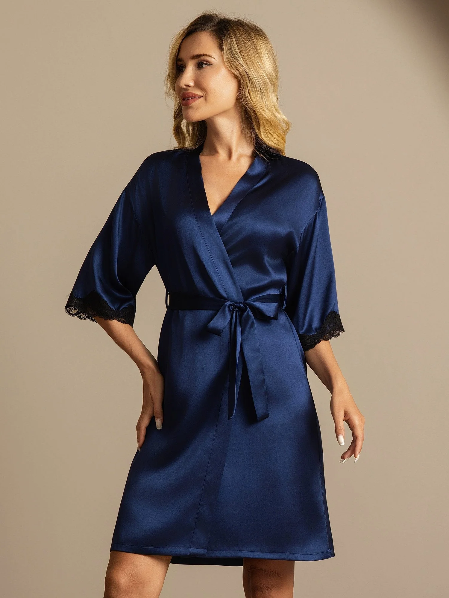 Peignoir de femme en soie pure avec design en dentelle - Image 18