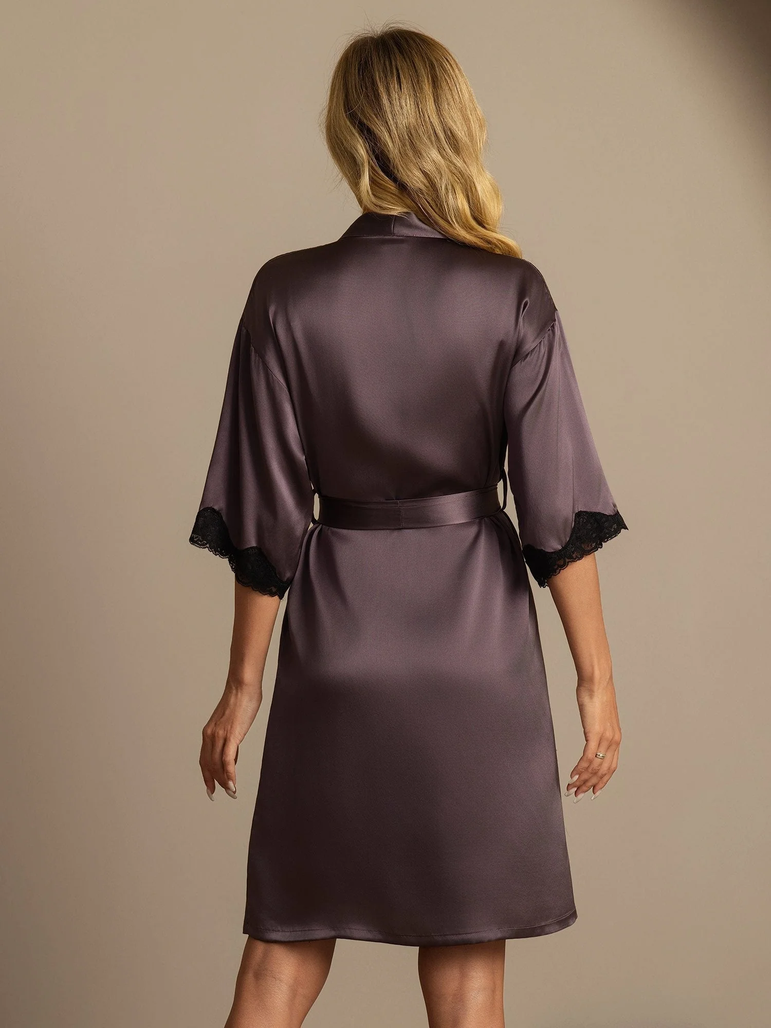 Peignoir de femme en soie pure avec design en dentelle - Image 20