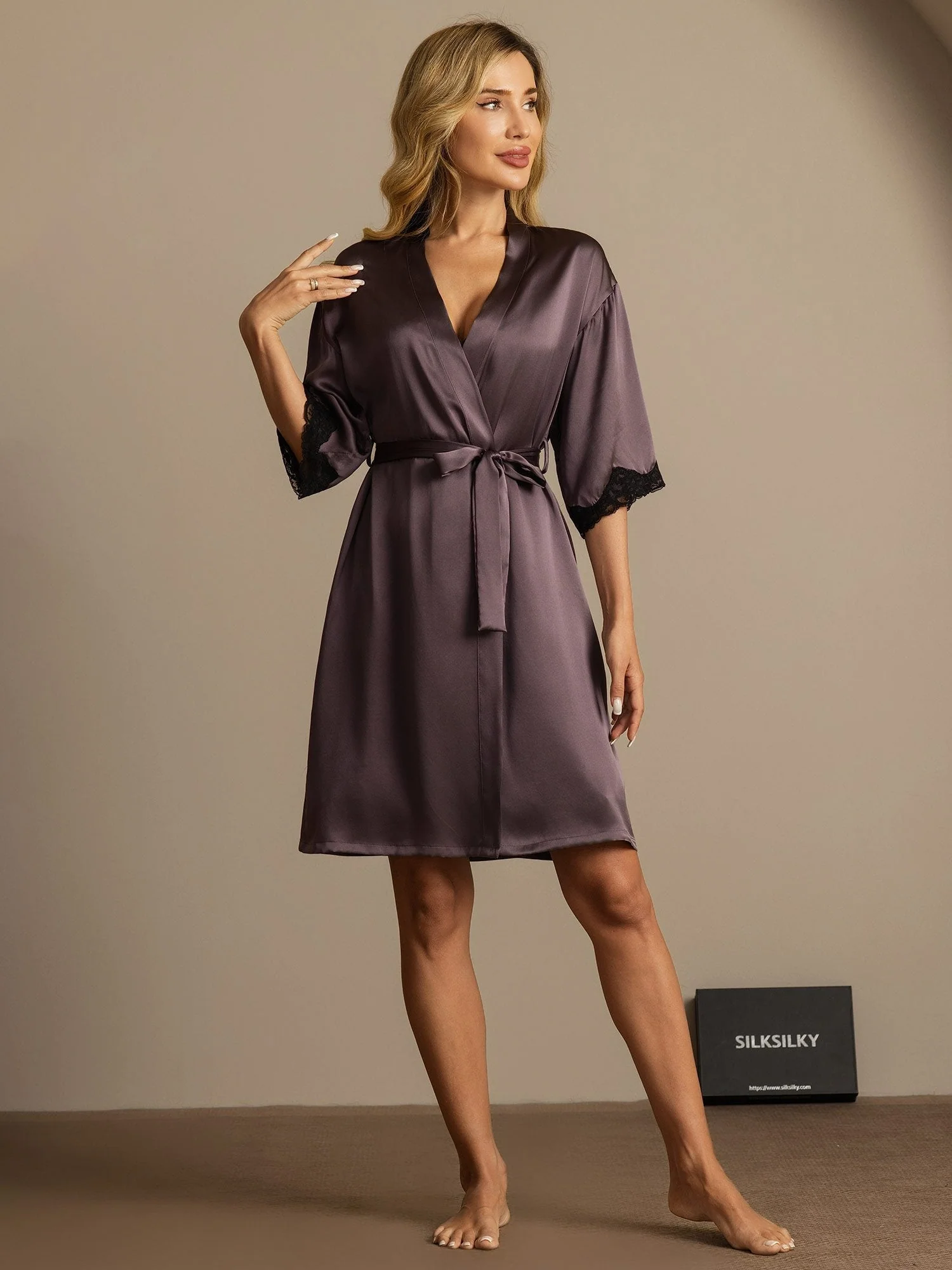 Peignoir de femme en soie pure avec design en dentelle - Image 22