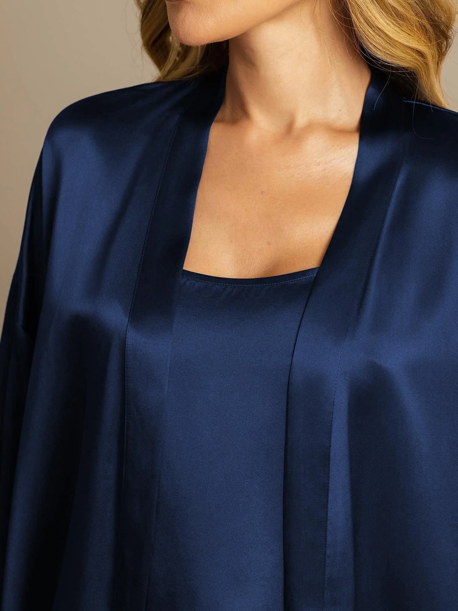 Ensemble 3 Pièces Élégant Peignoir et Caraco-Short en 100% Soie de Mûrier pour Femmes - Image 4