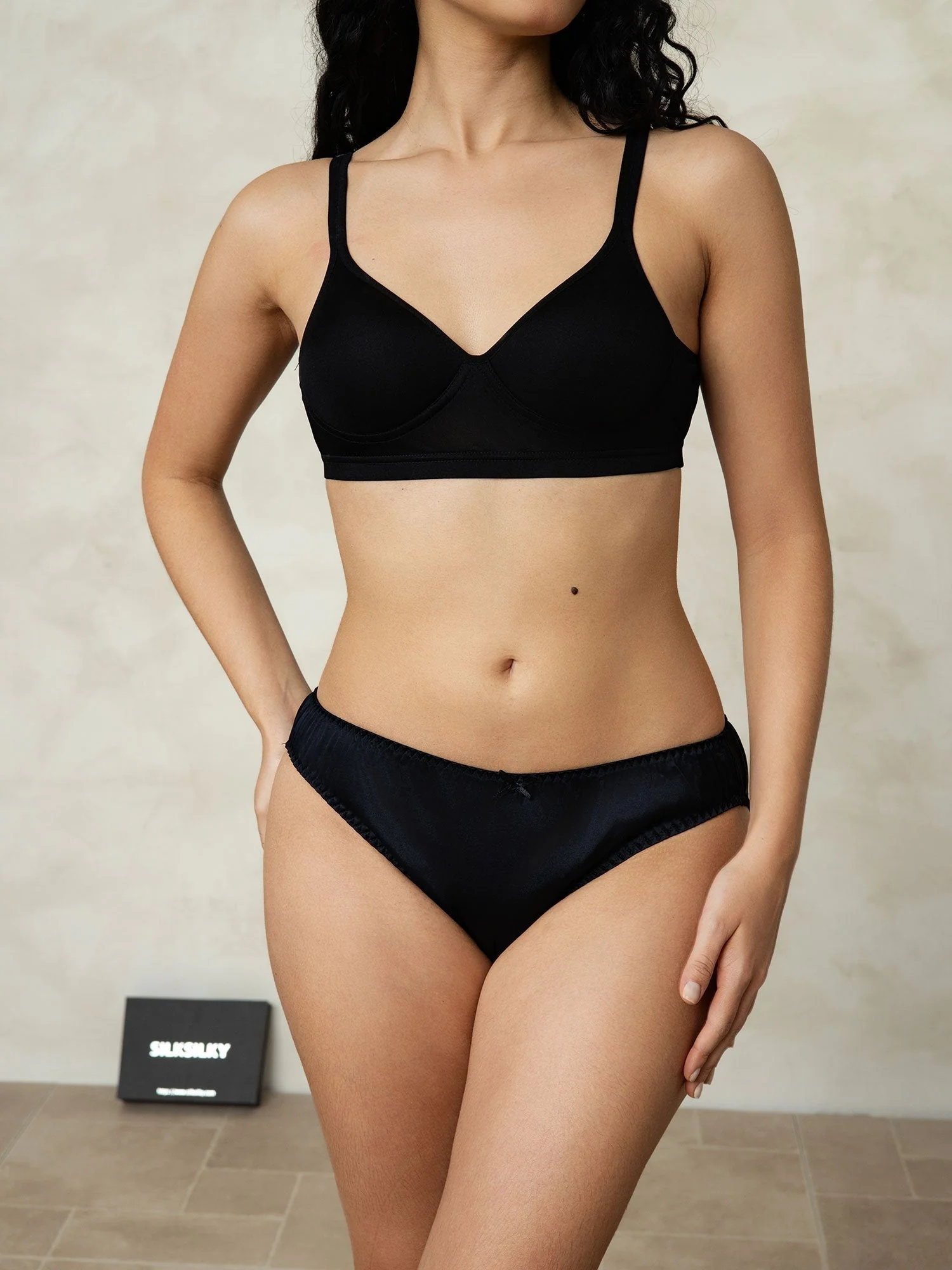 Culotte Bikini Classique en 100% Soie de Mûrier avec Nœud - Image 4