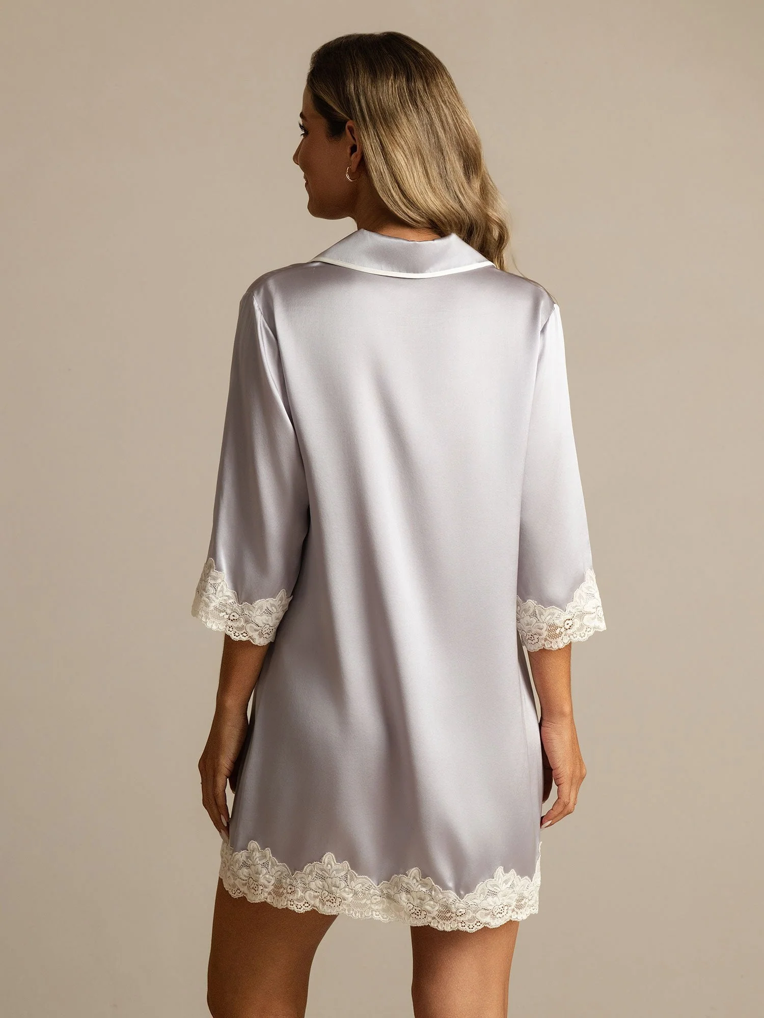 Chemise de Nuit en Pure Soie à Boutons avec Design Dentelle - Image 10