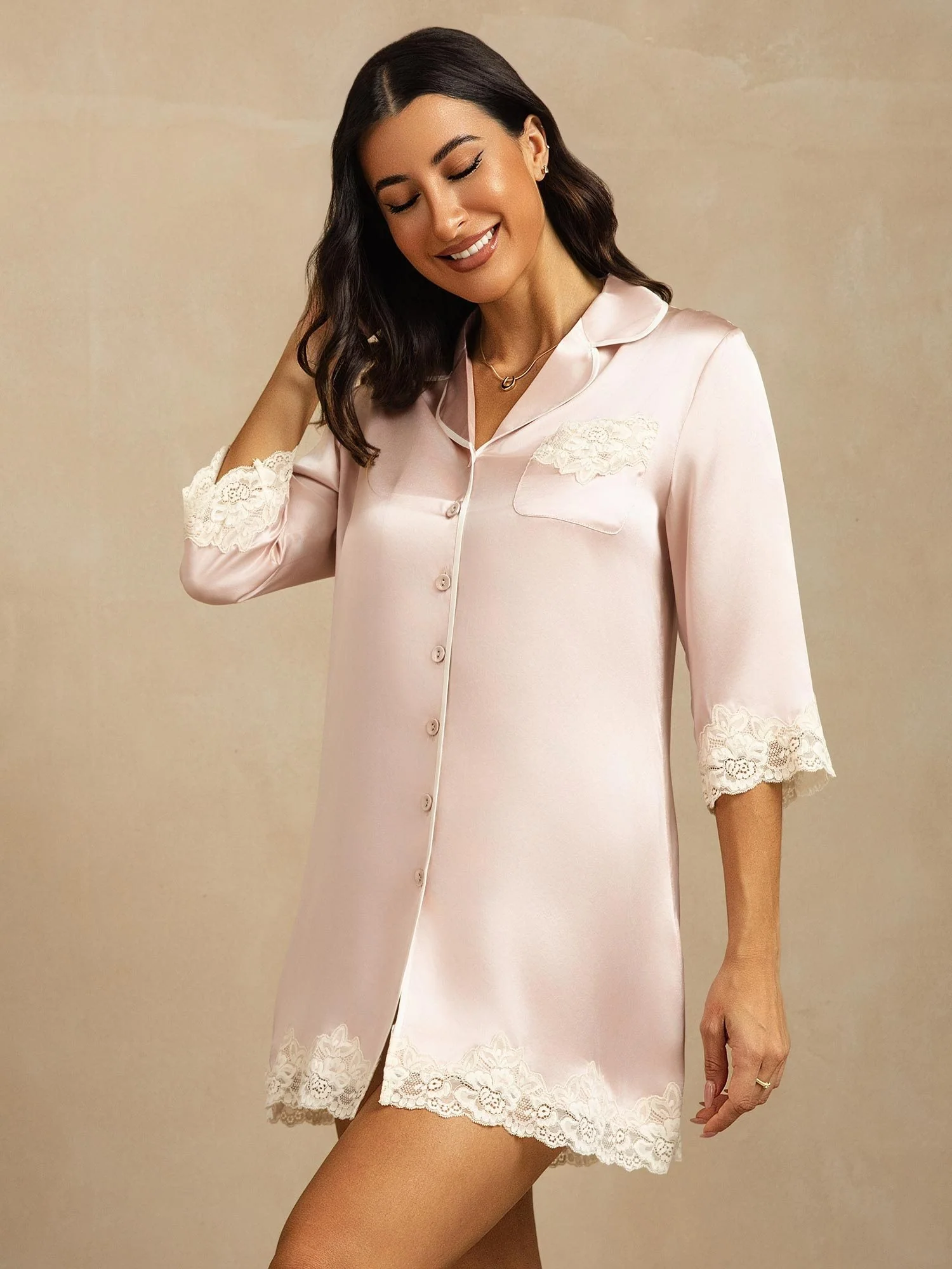 Chemise de Nuit en Pure Soie à Boutons avec Design Dentelle - Image 8