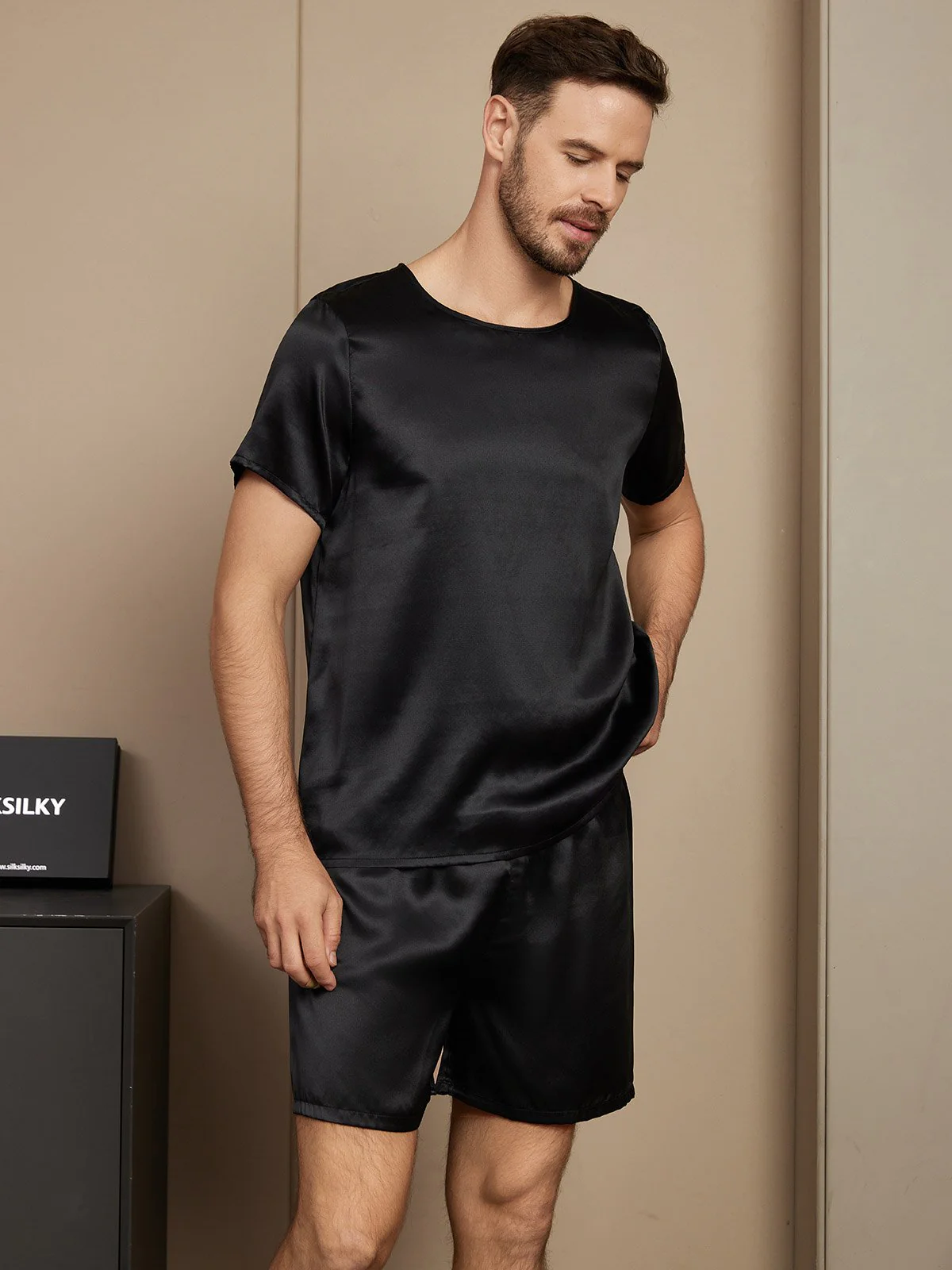 Ensemble Pyjama Pour Homme En Pure Soie À Manches Courtes Col Rond Avec Shorts - Image 3