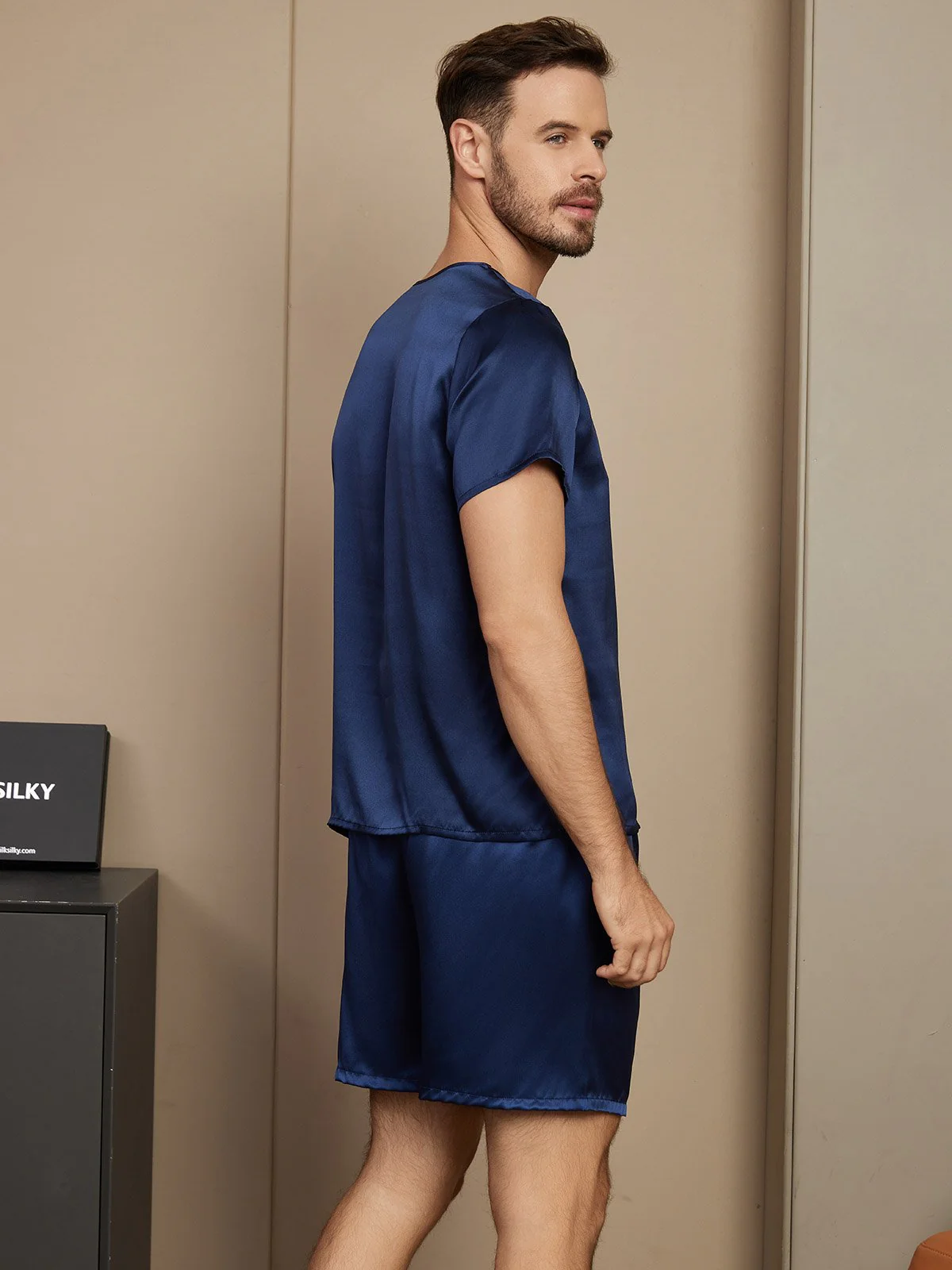 Ensemble Pyjama Pour Homme En Pure Soie À Manches Courtes Col Rond Avec Shorts - Image 7