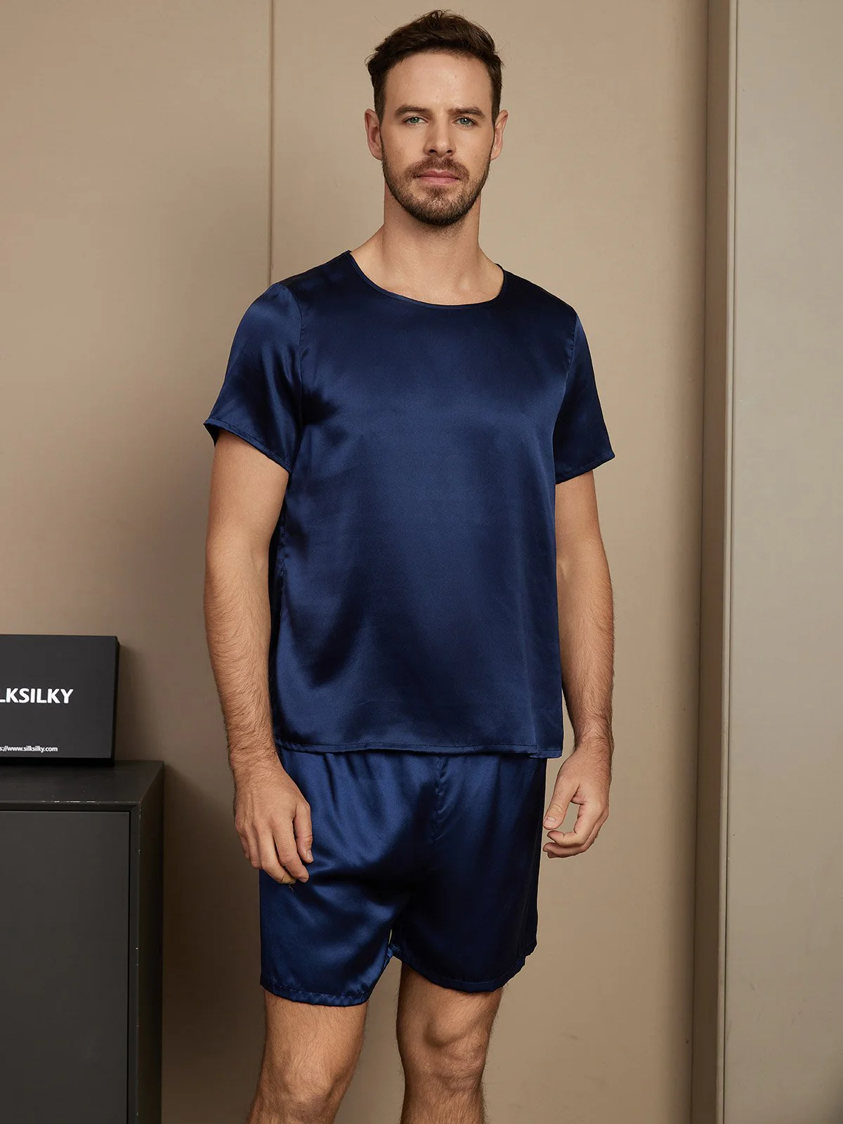 Ensemble Pyjama Pour Homme En Pure Soie À Manches Courtes Col Rond Avec Shorts - Image 8