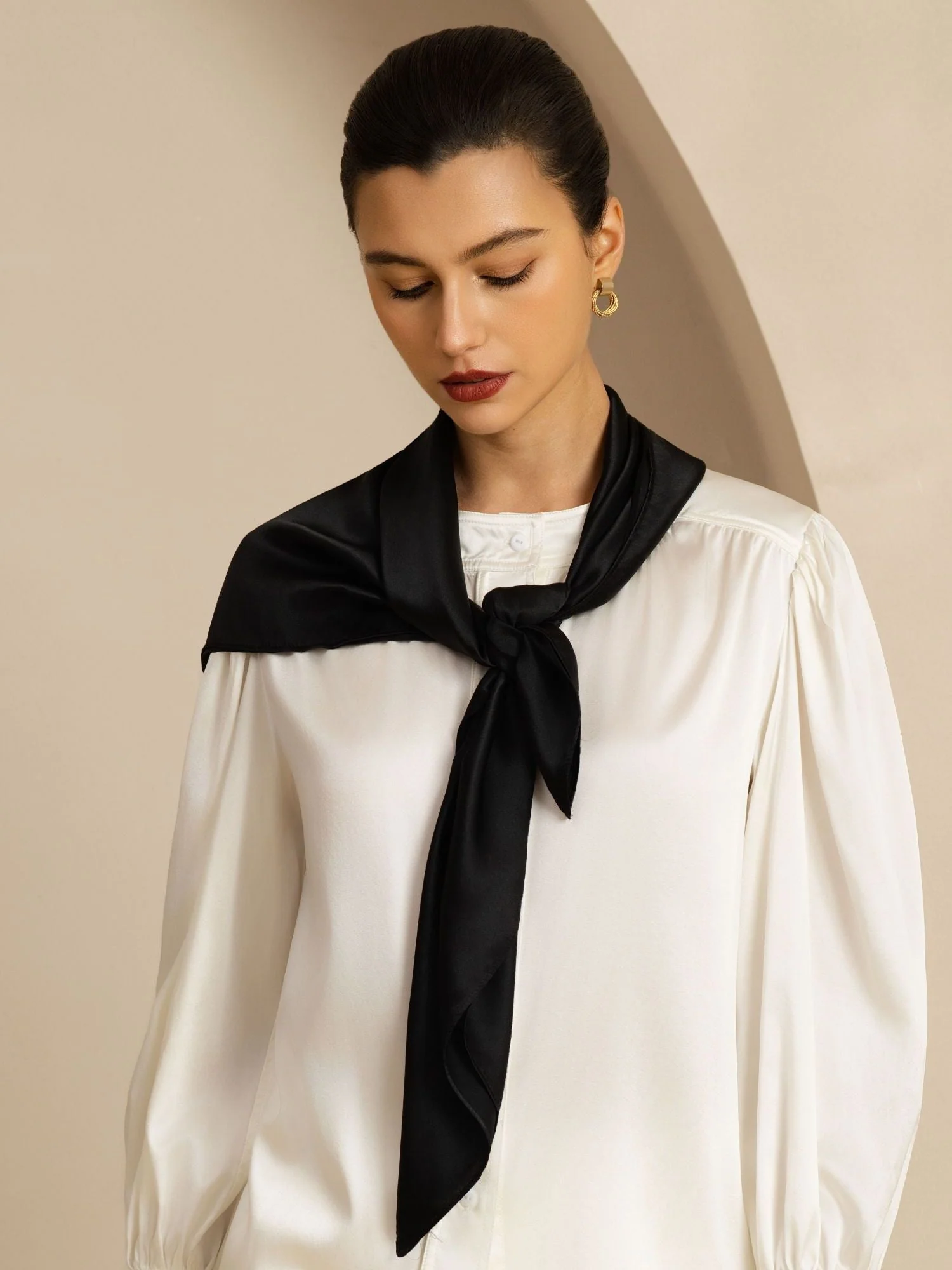 Foulard Carré Classique Élégant en Soie Pure - Taille 90x90cm - Image 10
