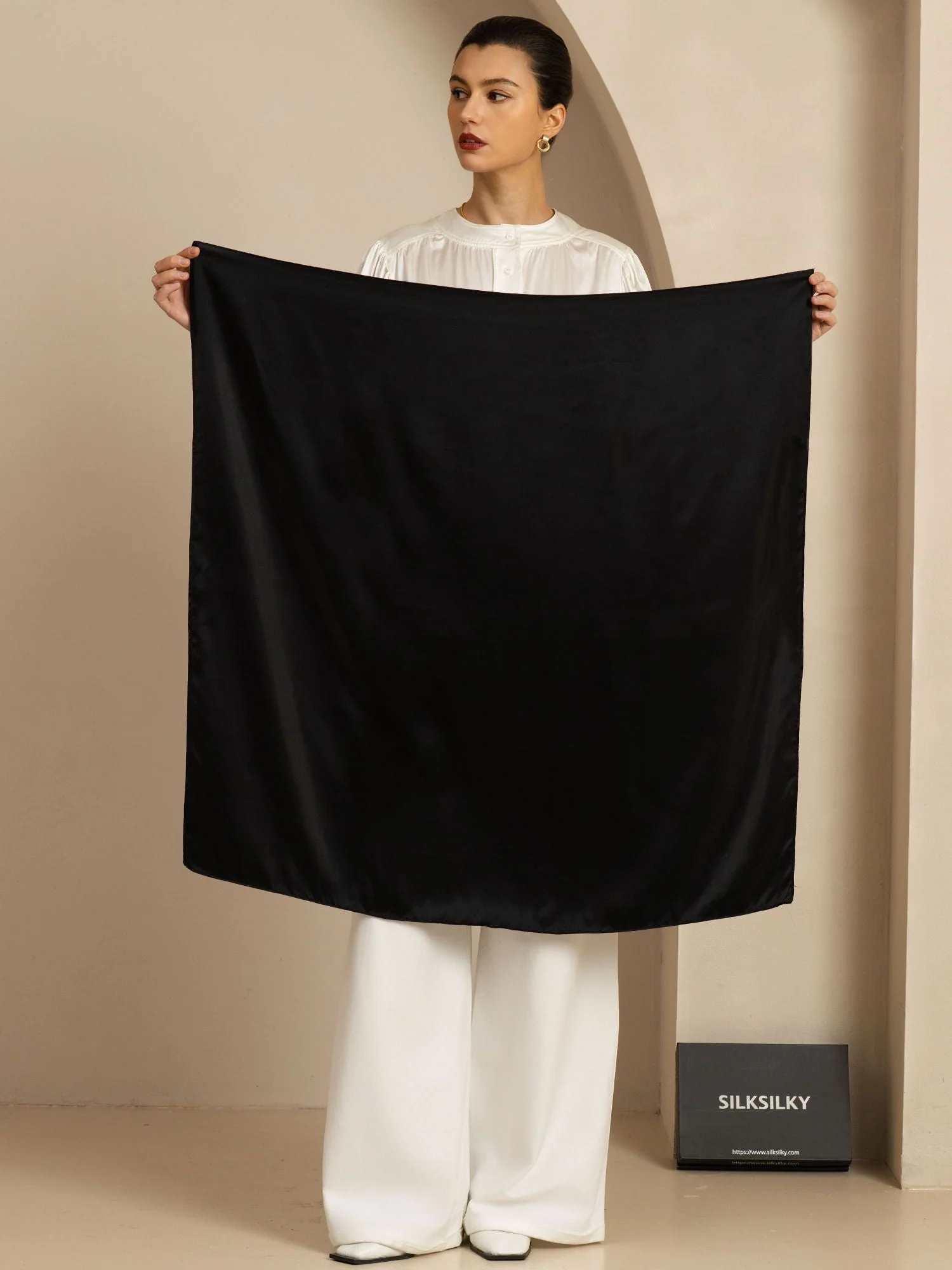 Foulard Carré Classique Élégant en Soie Pure - Taille 90x90cm - Image 11