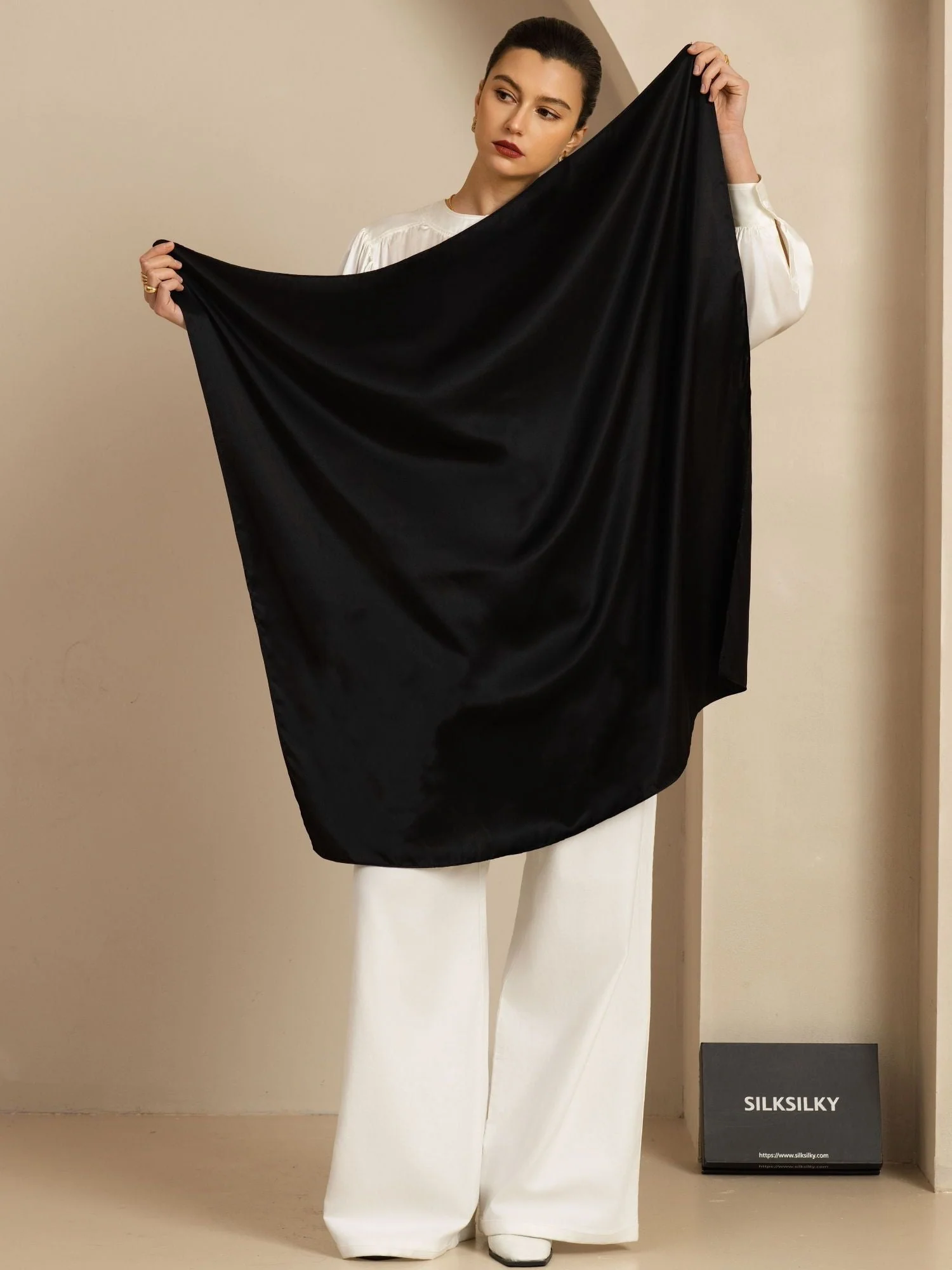Foulard Carré Classique Élégant en Soie Pure - Taille 90x90cm - Image 12