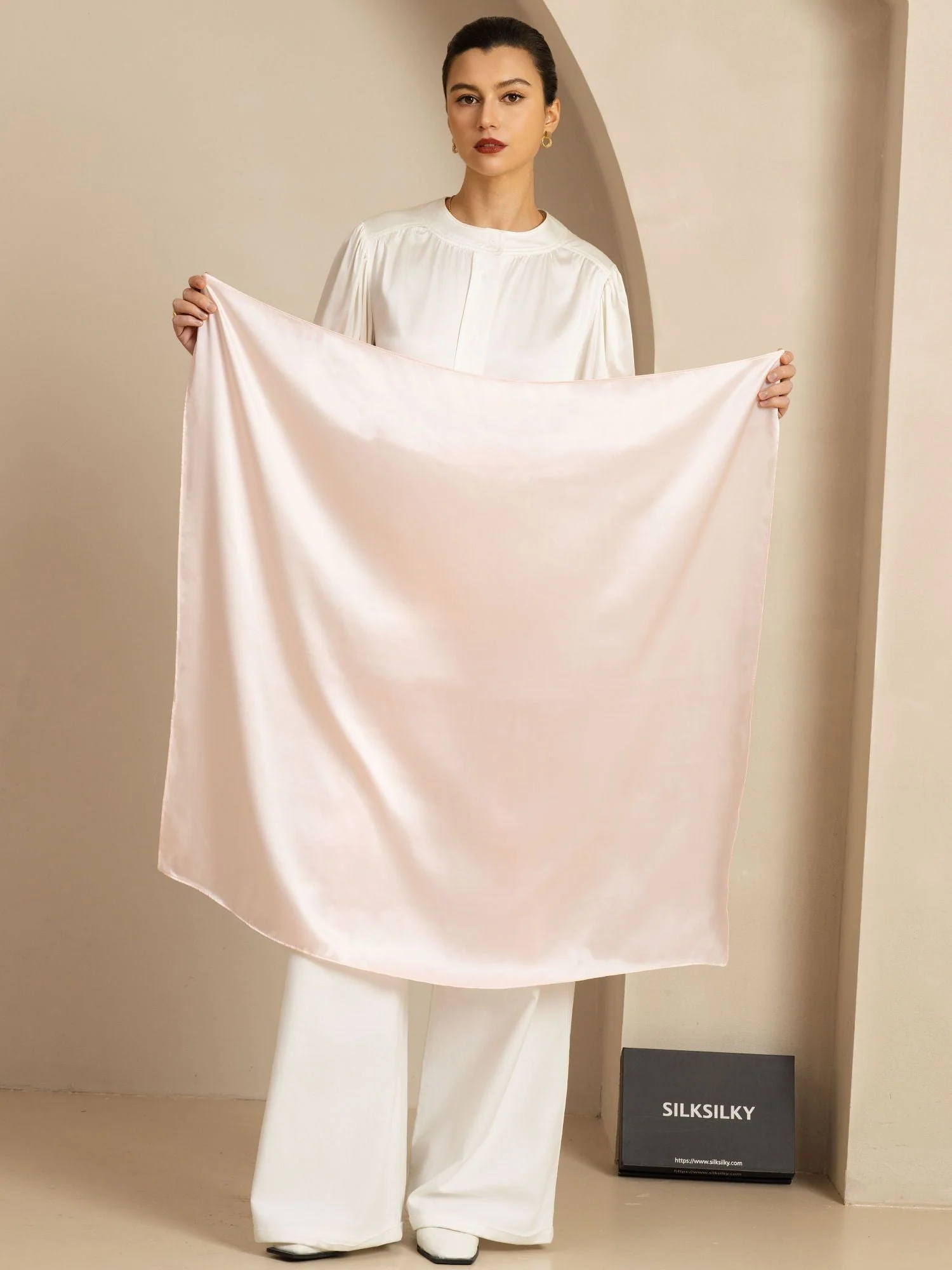 Foulard Carré Classique Élégant en Soie Pure - Taille 90x90cm - Image 2