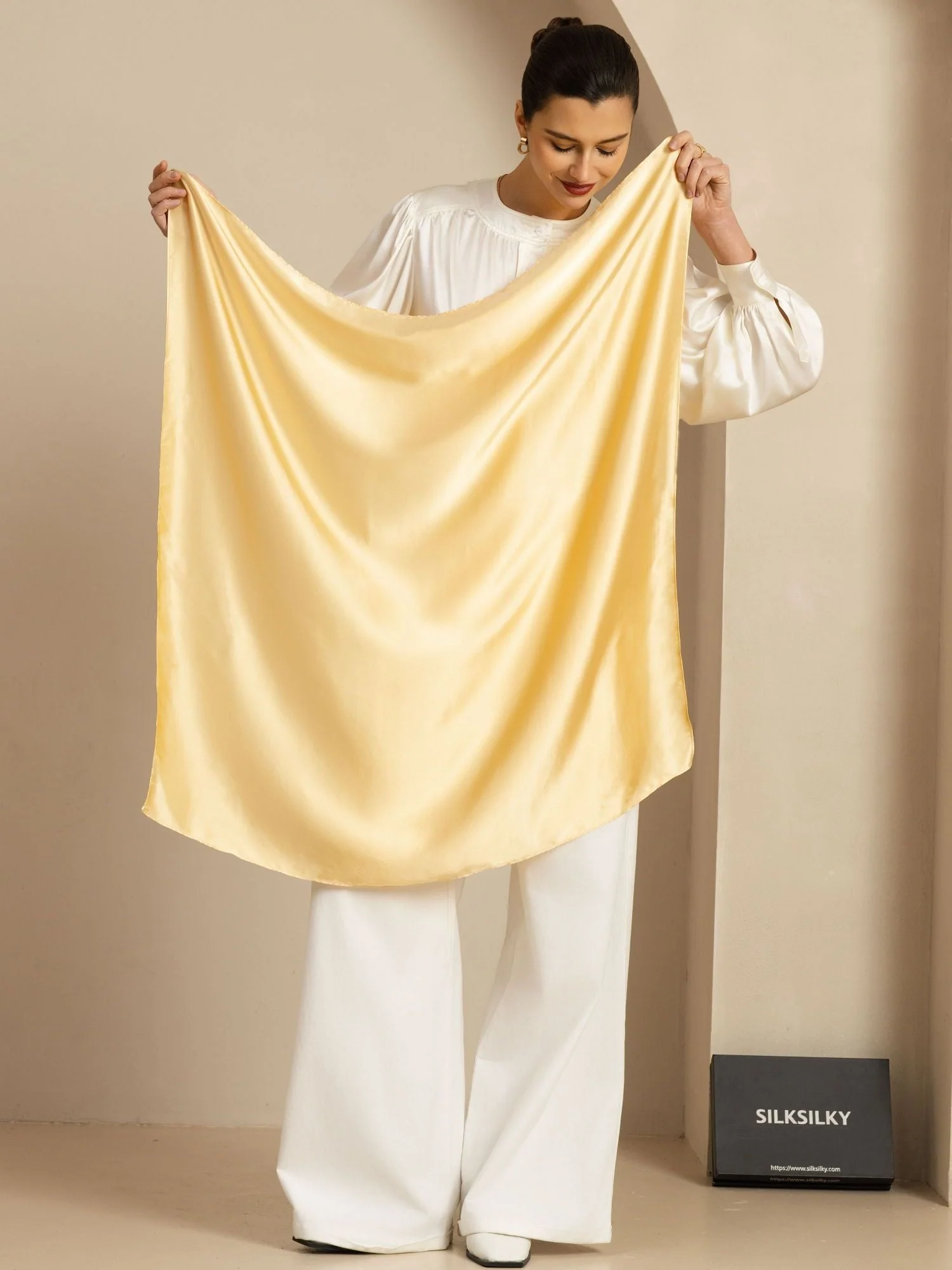 Foulard Carré Classique Élégant en Soie Pure - Taille 90x90cm - Image 5