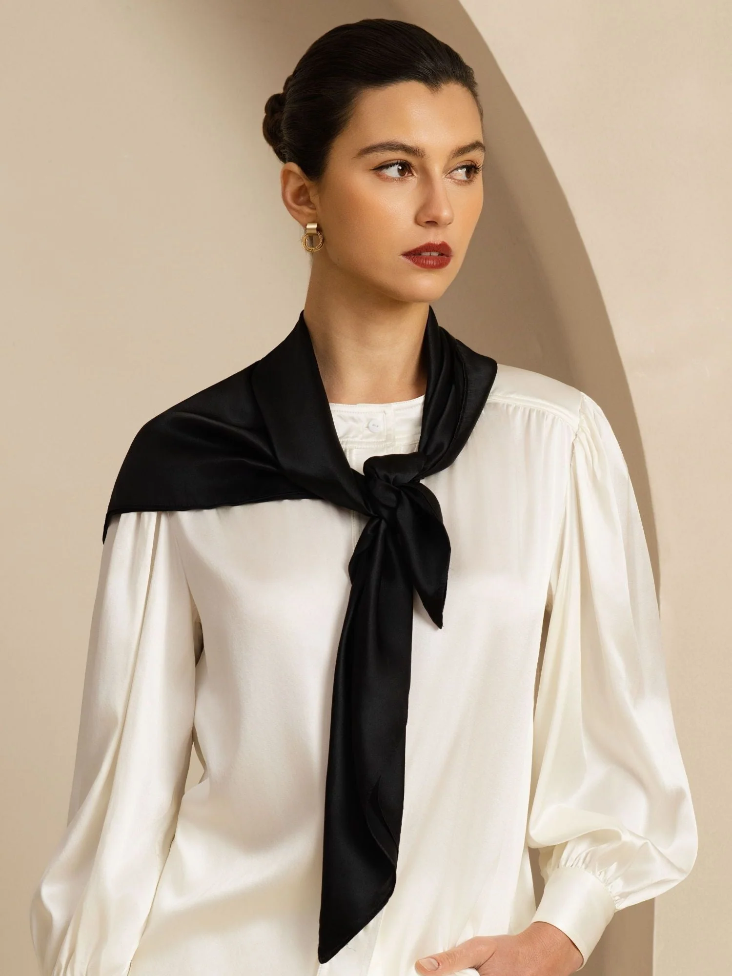 Foulard Carré Classique Élégant en Soie Pure - Taille 90x90cm - Image 9